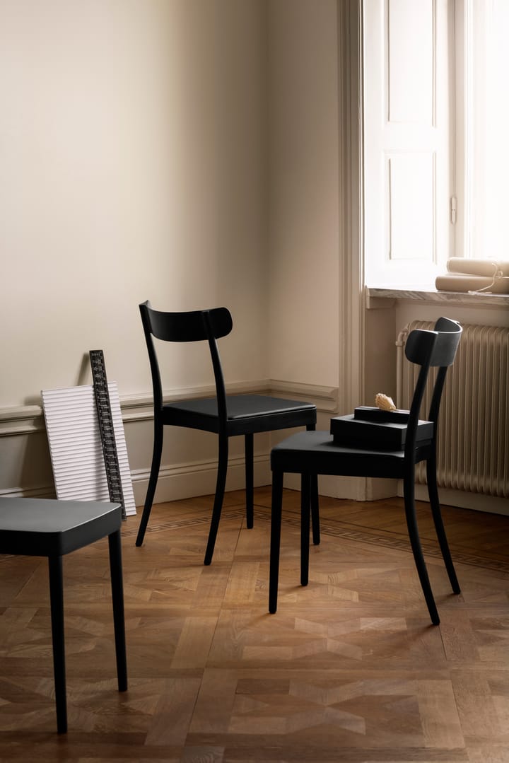 Petite Stuhl - Furnierte Sitzfläche Schwarz - Gärsnäs