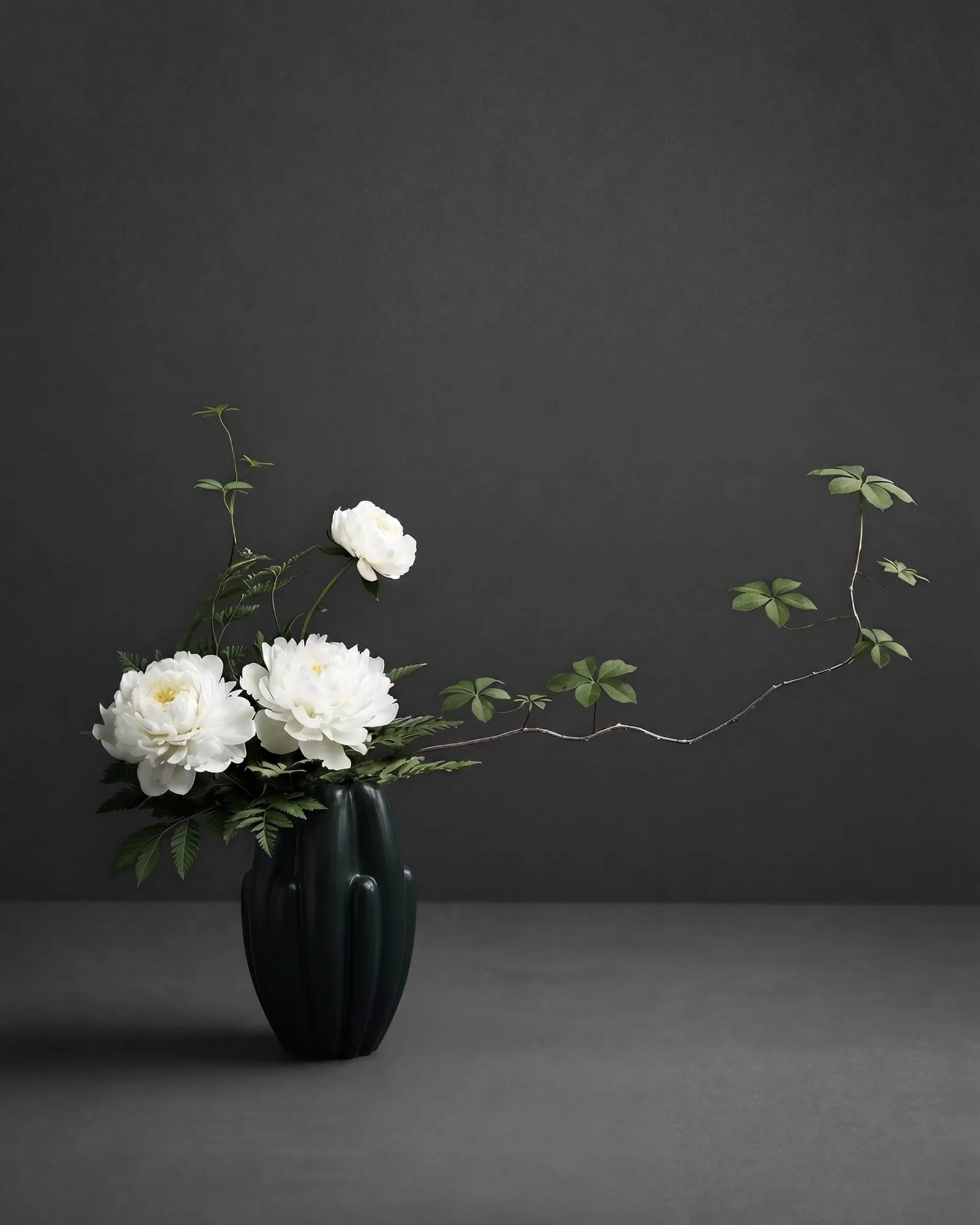 Bloom slim Vase mini 34x19,5 cm, Dark green 101 Copenhagen