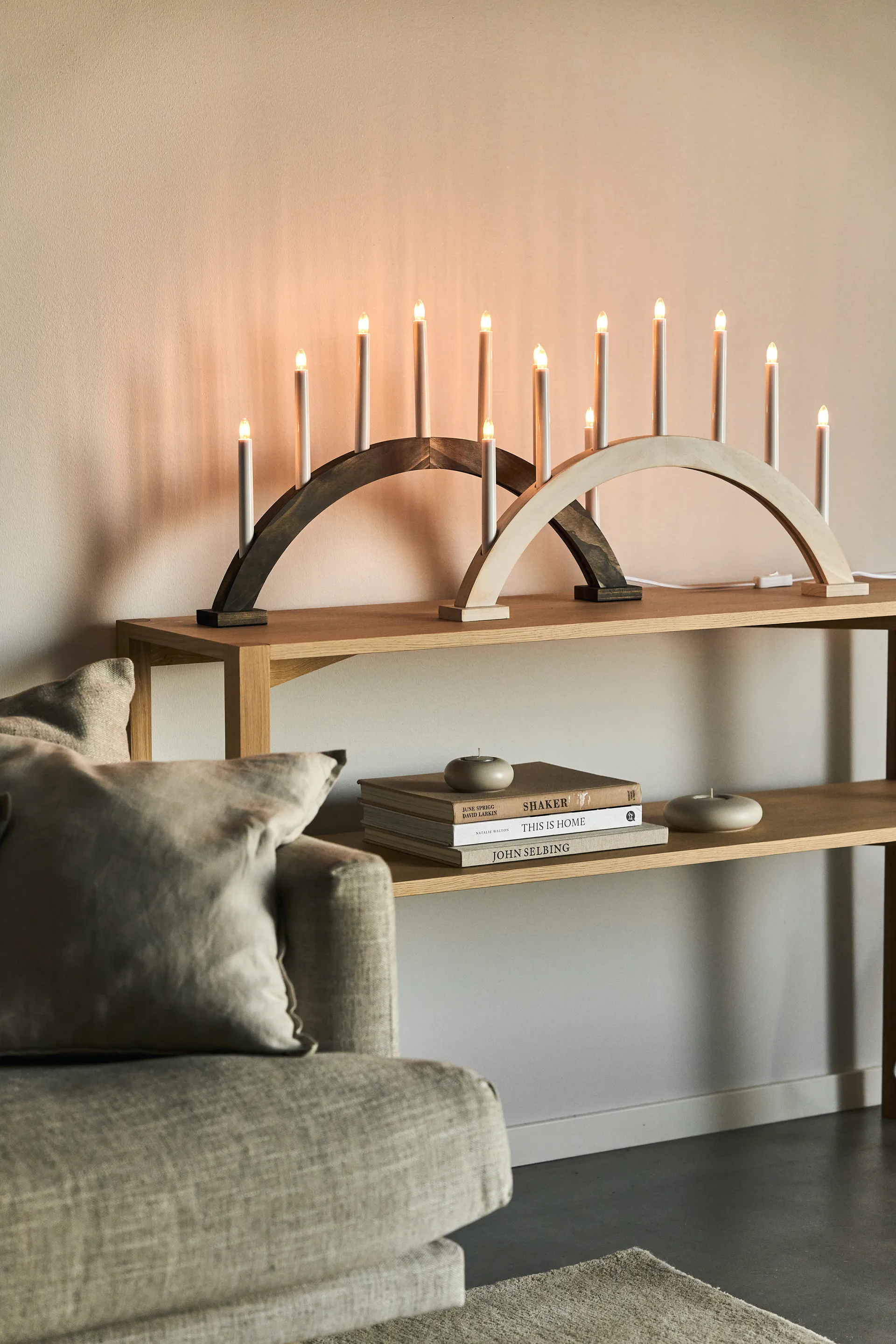 Anton Beistelltisch 35 x 125cm, Eiche weiß pigmentiert 1898