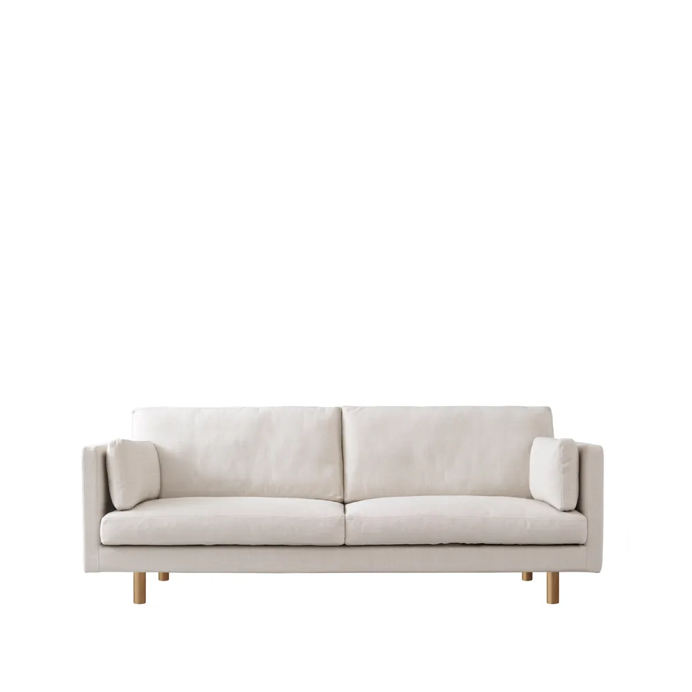 Haga 3 Sitzer Sofa, Stoff perez ecru 102 offwhite, Beine aus hellem Eichenholz 1898