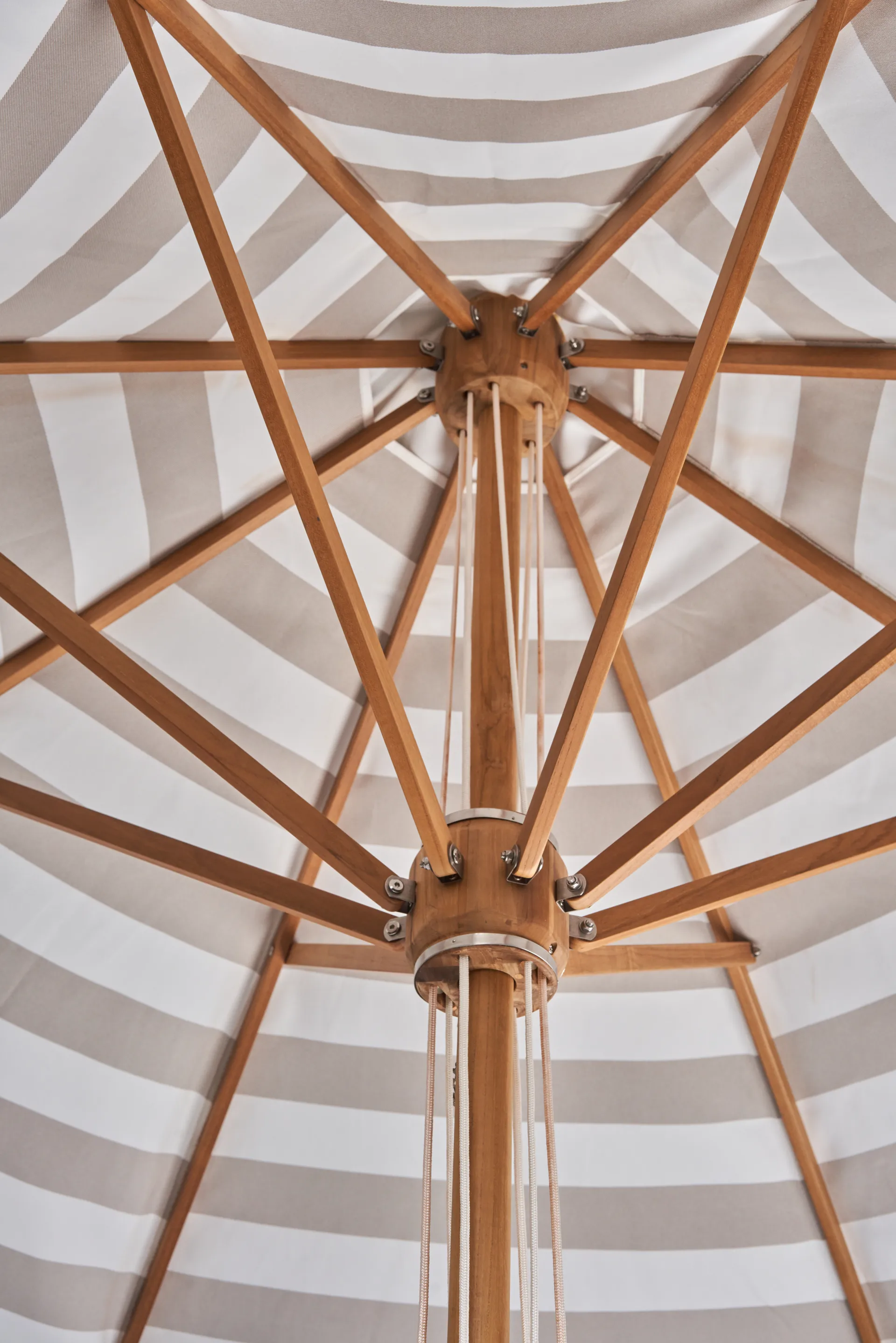 Hisshult Sonnenschirm Ø270 cm, Beige stripe-teak 1898