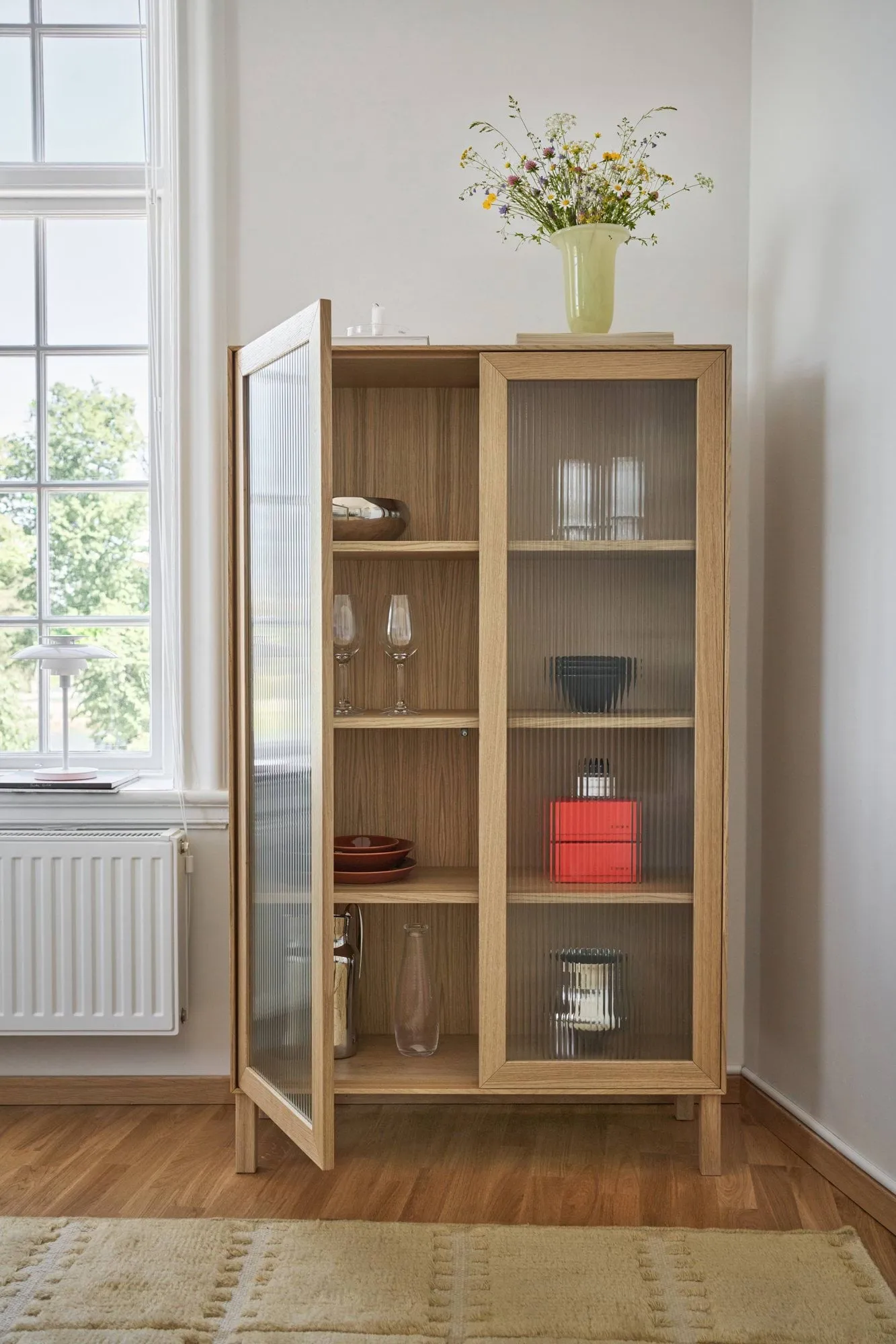 Lid Vitrinenschrank, Eiche weiß pigmentiert 1898