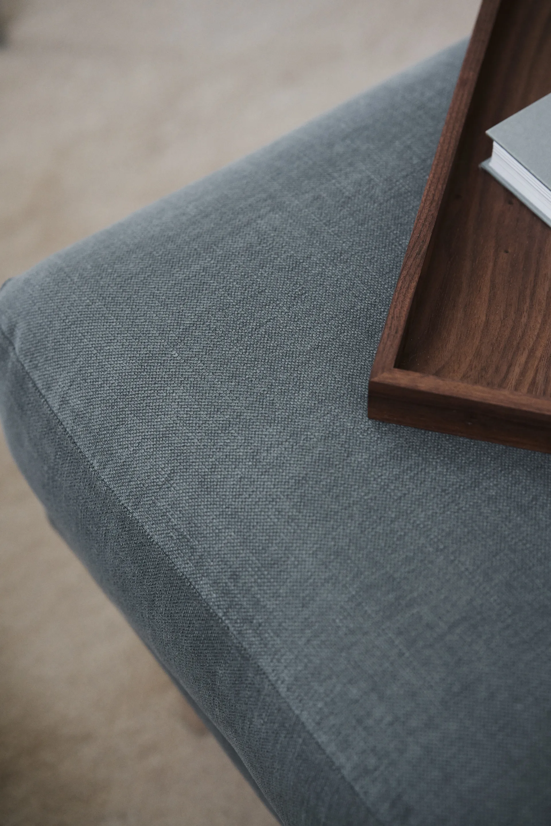 Lidnäs Fußhocker, Caleido dunkelgrau 1898