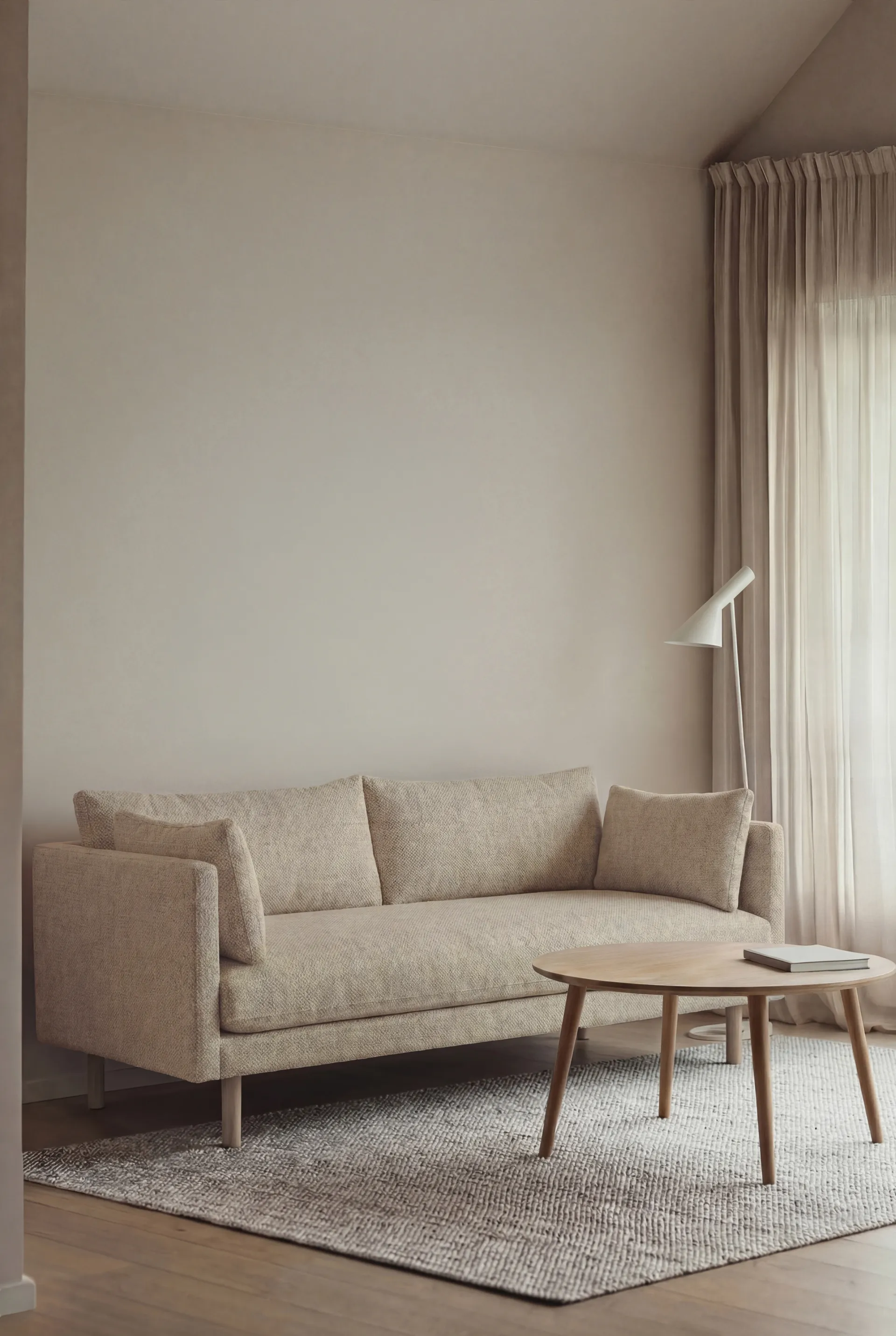 Linnevik Sofa, Bern Beige 0341-Eiche weiß geölt, 2-sitzig, ohne Volant 1898