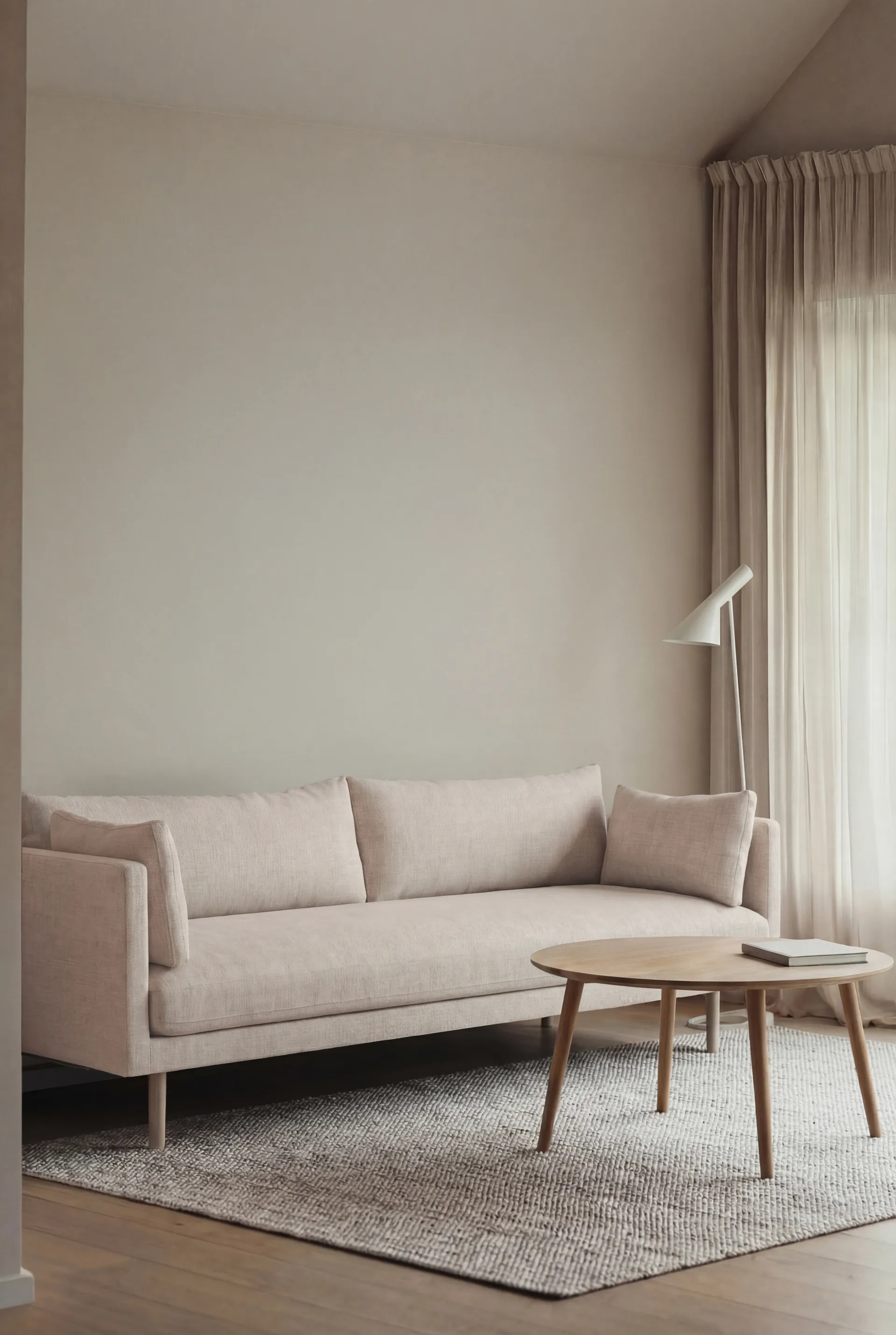 Linnevik Sofa, Caleido Beige 9600-Eiche weiß geölt, 4-sitzig, ohne Volant 1898