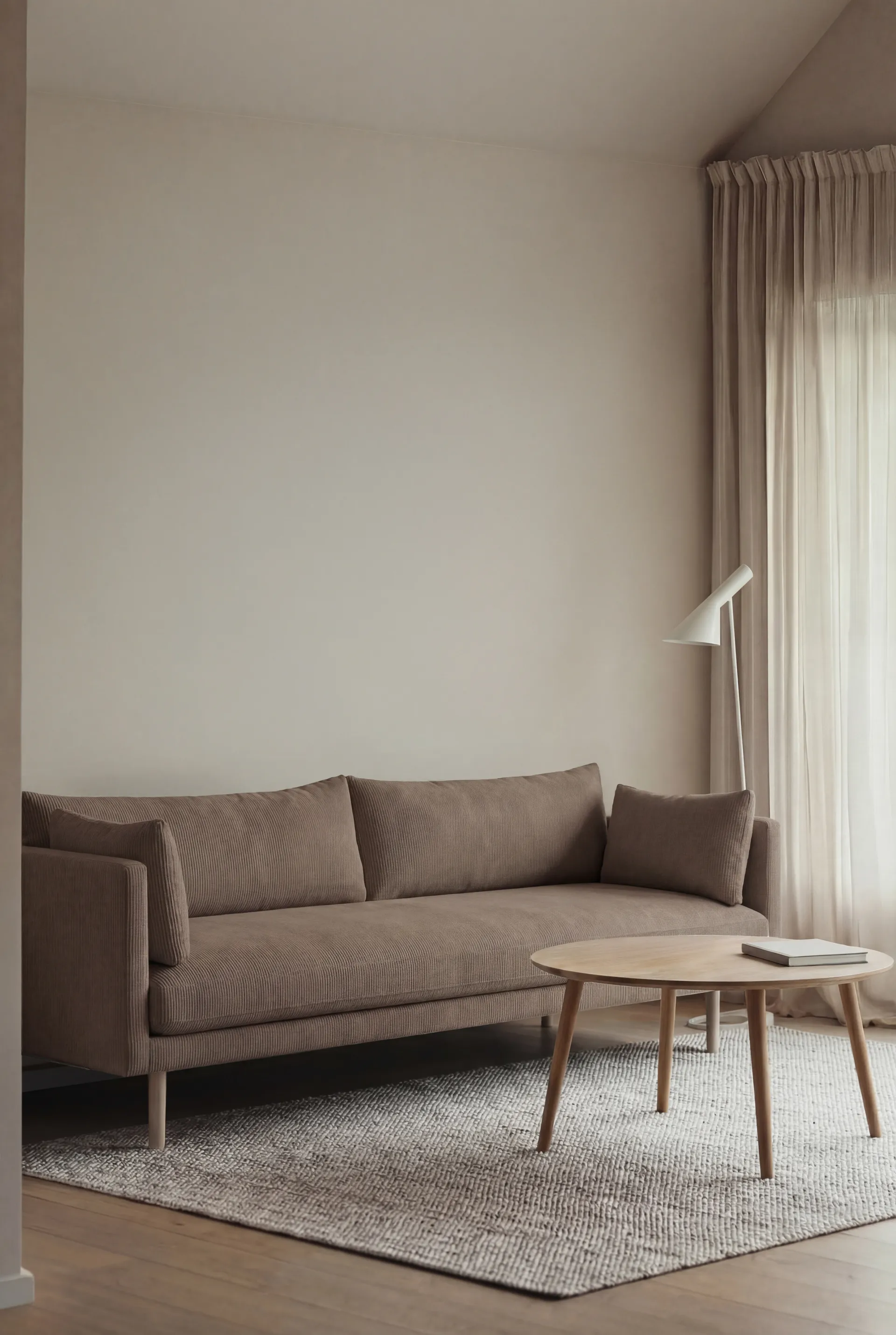 Linnevik Sofa, Jump Brown 1955-Eiche weiß geölt, 4-sitzig, ohne Volant 1898