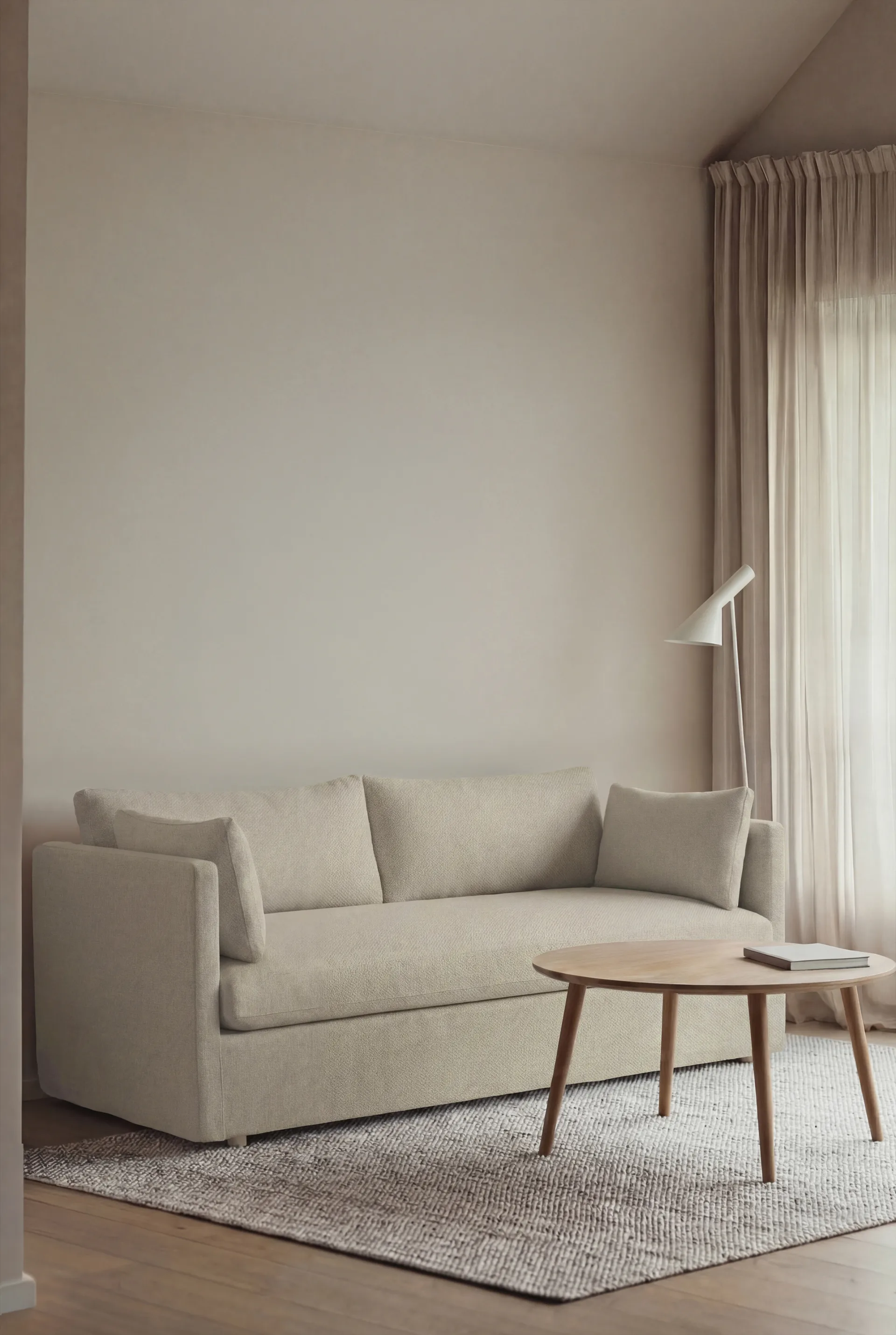 Linnevik Sofa, Luiza Beige 3981-Eiche weiß geölt, 2-sitzig, mit Volant 1898