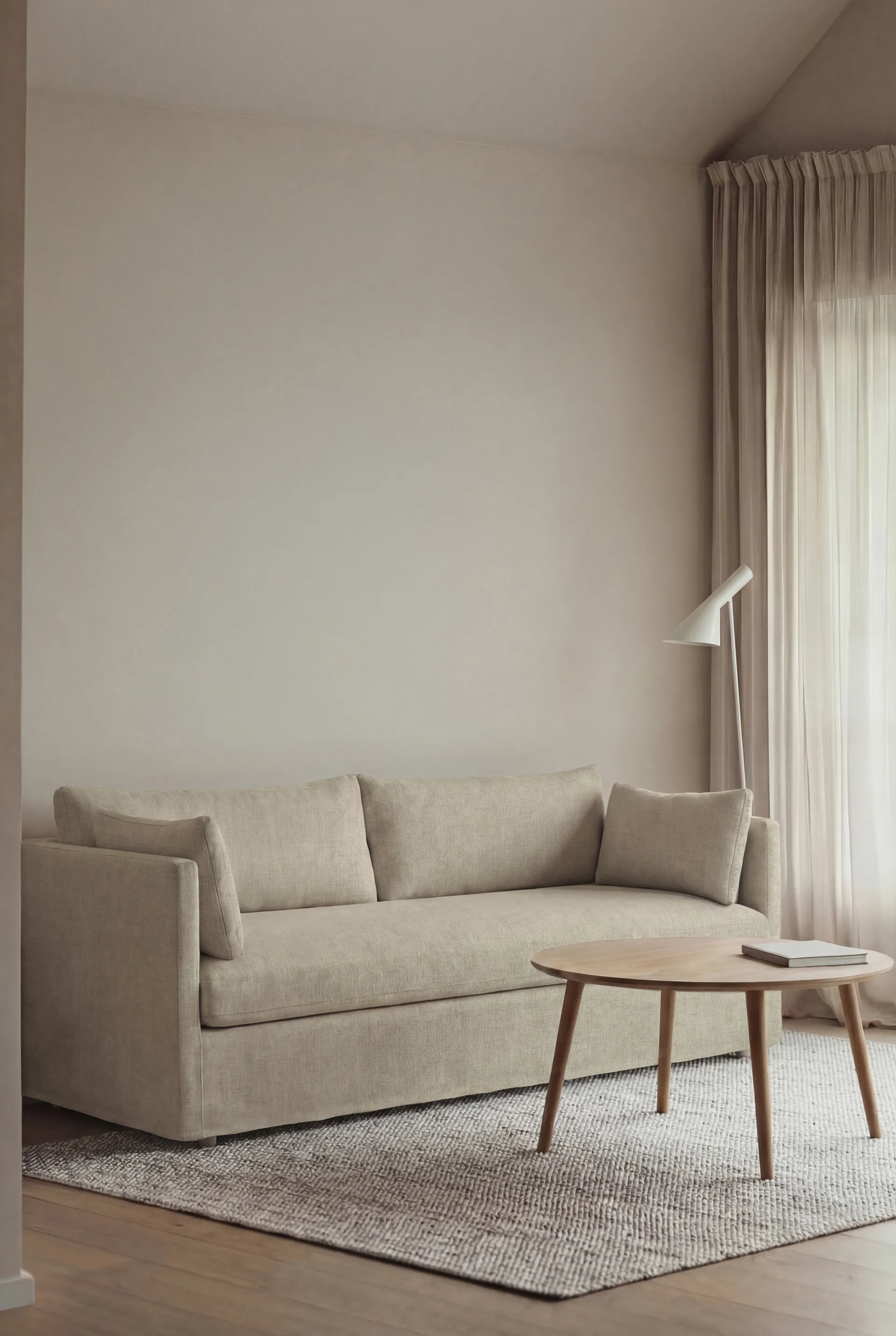 Linnevik Sofa, Luiza Beige 3981-Eiche weiß geölt, 3-sitzig, mit Volant 1898