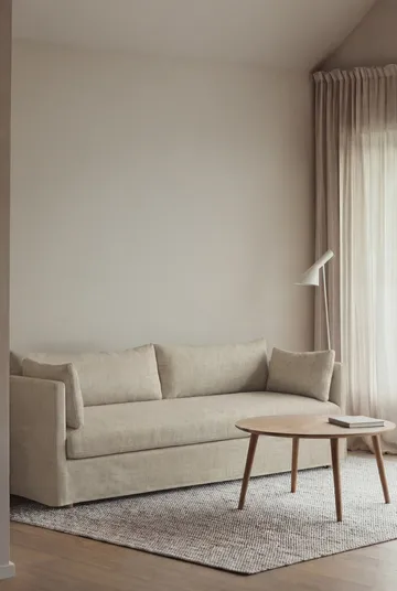 Linnevik Sofa - Luiza beige 3981-Eiche weiß geölt, 4-sitzig, mit Volant - 1898