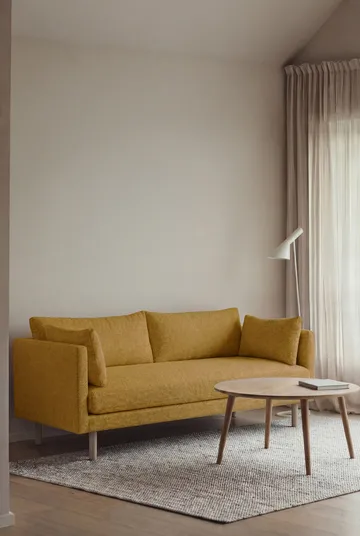 Linnevik Sofa - Luiza Mustard 3972-Eiche weiß geölt, 2-sitzig, ohne Volant - 1898