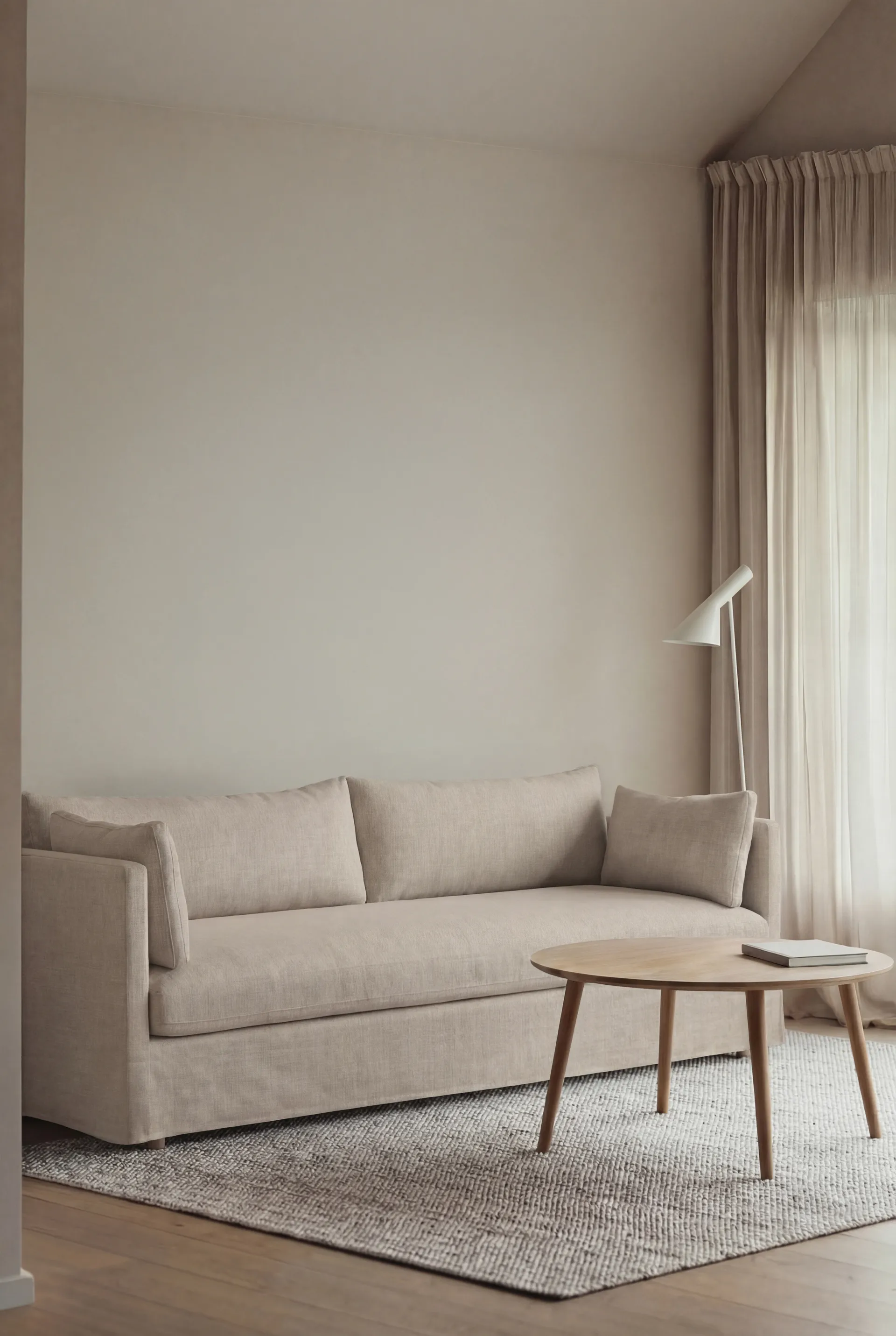 Linnevik Sofa, Same Beige 6670-Eiche weiß geölt, 4-sitzig, mit Volant 1898