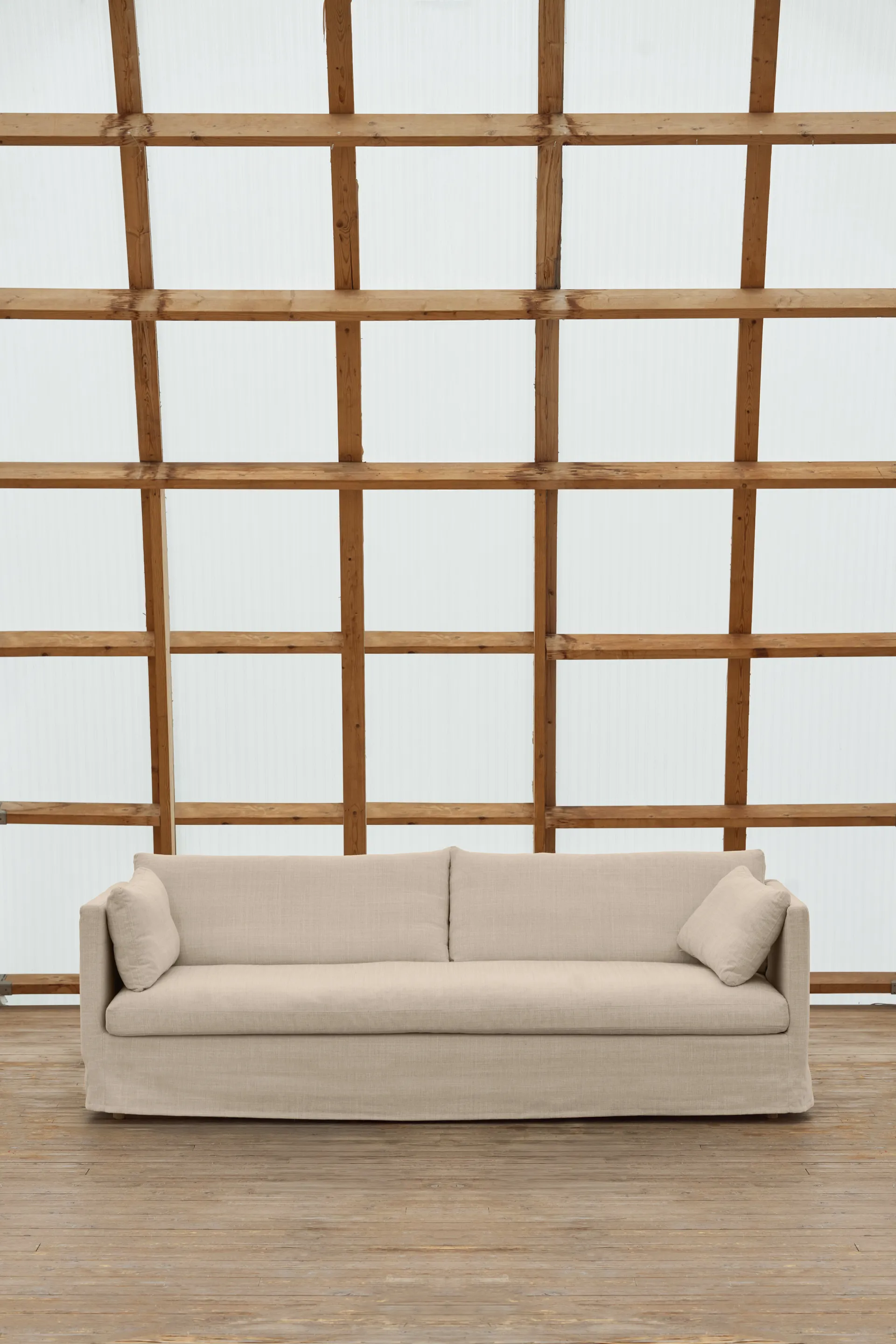 Linnevik Sofa, Same Beige 6670-Eiche weiß geölt, 4-sitzig, mit Volant 1898