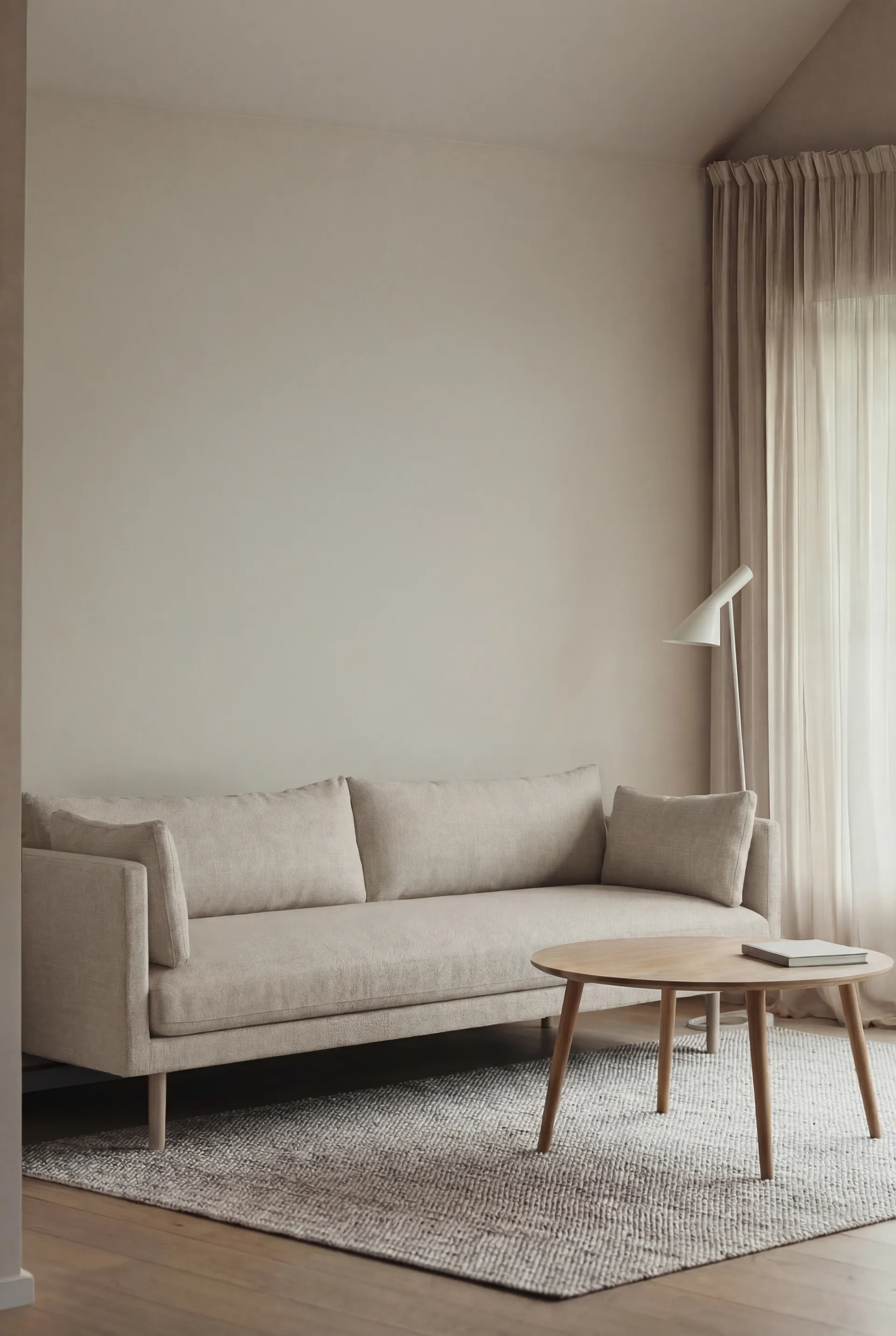 Linnevik Sofa, Same Beige 6670-Eiche weiß geölt, 4-sitzig, ohne Volant 1898