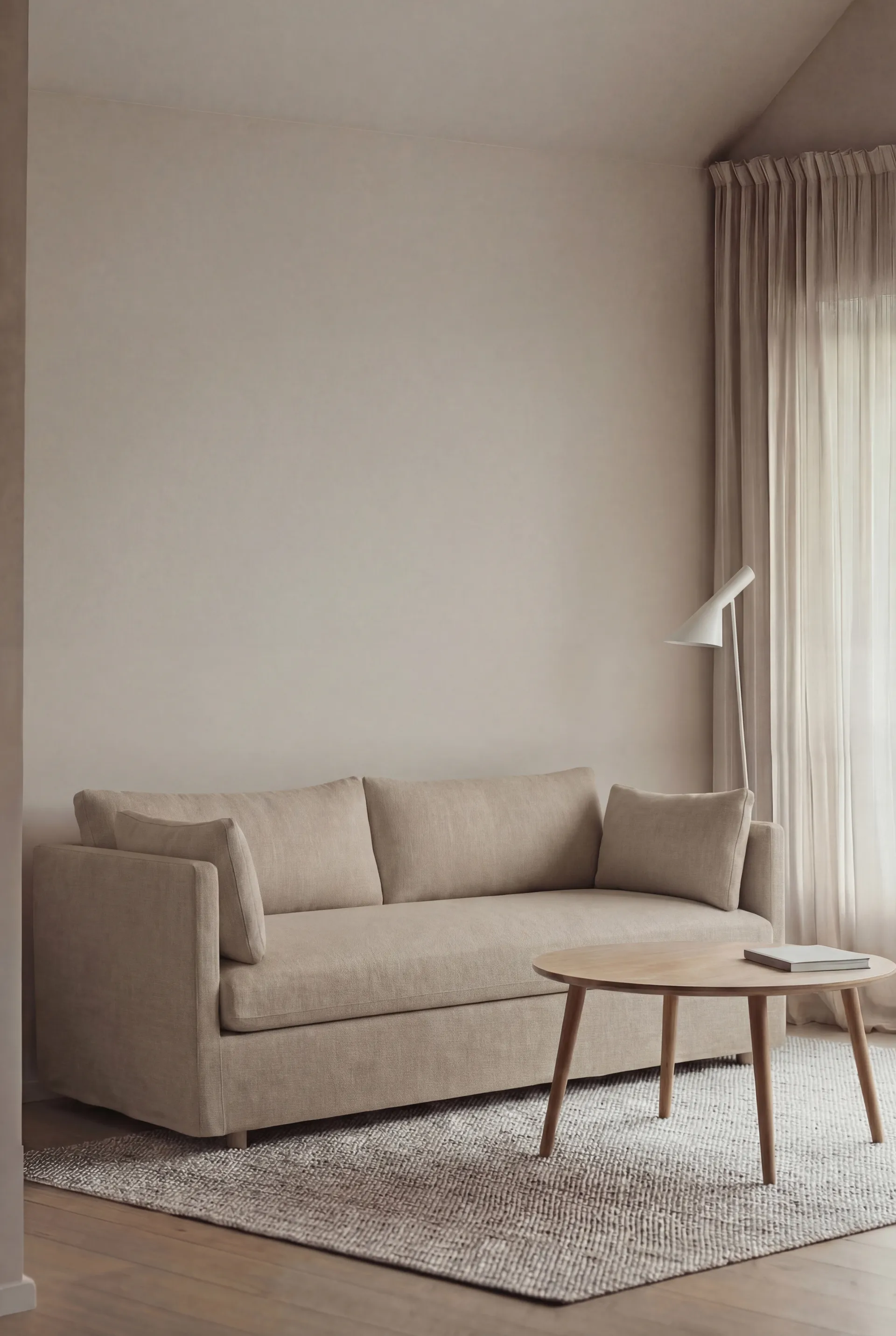 Linnevik Sofa, Same Sand 6672-Eiche weiß geölt, 2-sitzig, mit Volant 1898