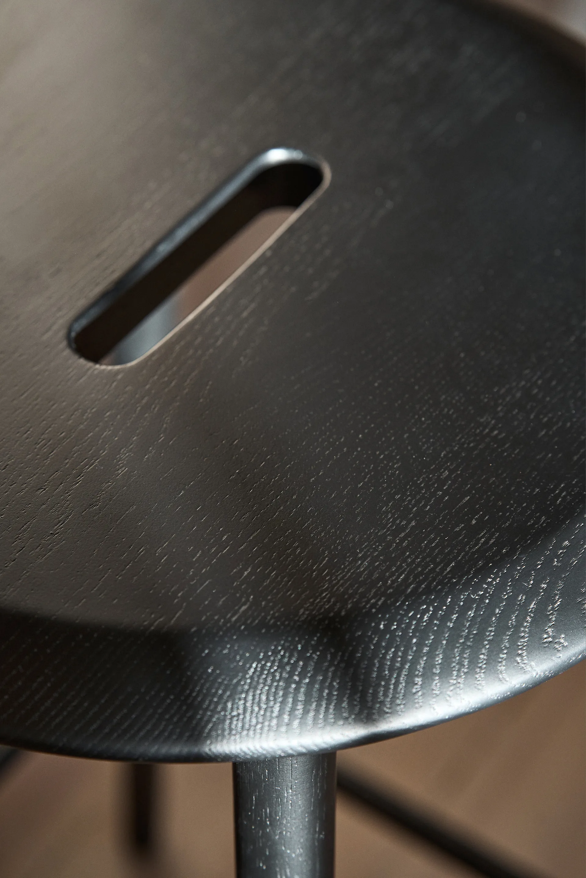 Norrabo Hocker 65 cm, Schwarz lackierte Eiche 1898