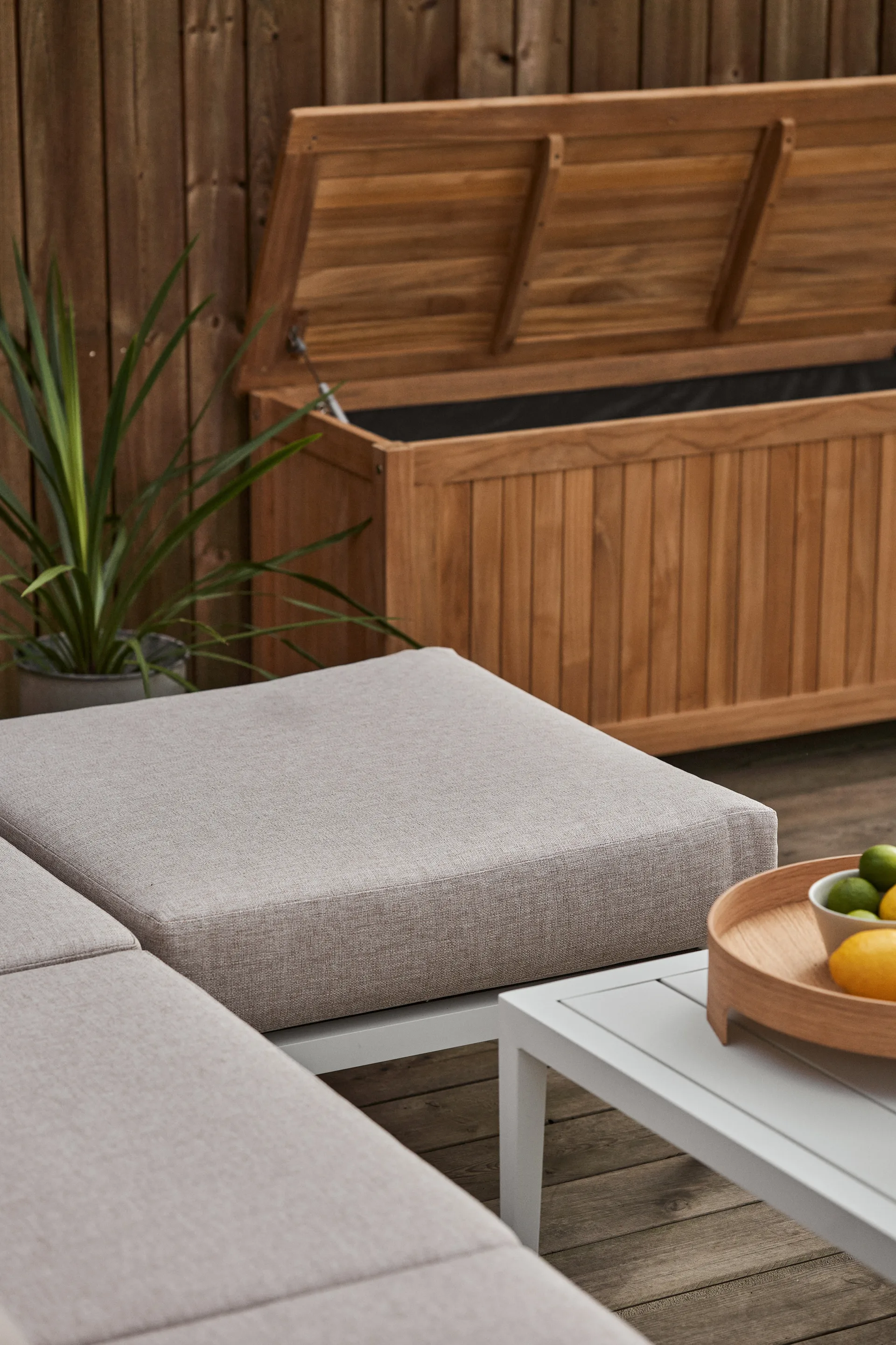 Santander Fußhocker, Weiß-beige 1898