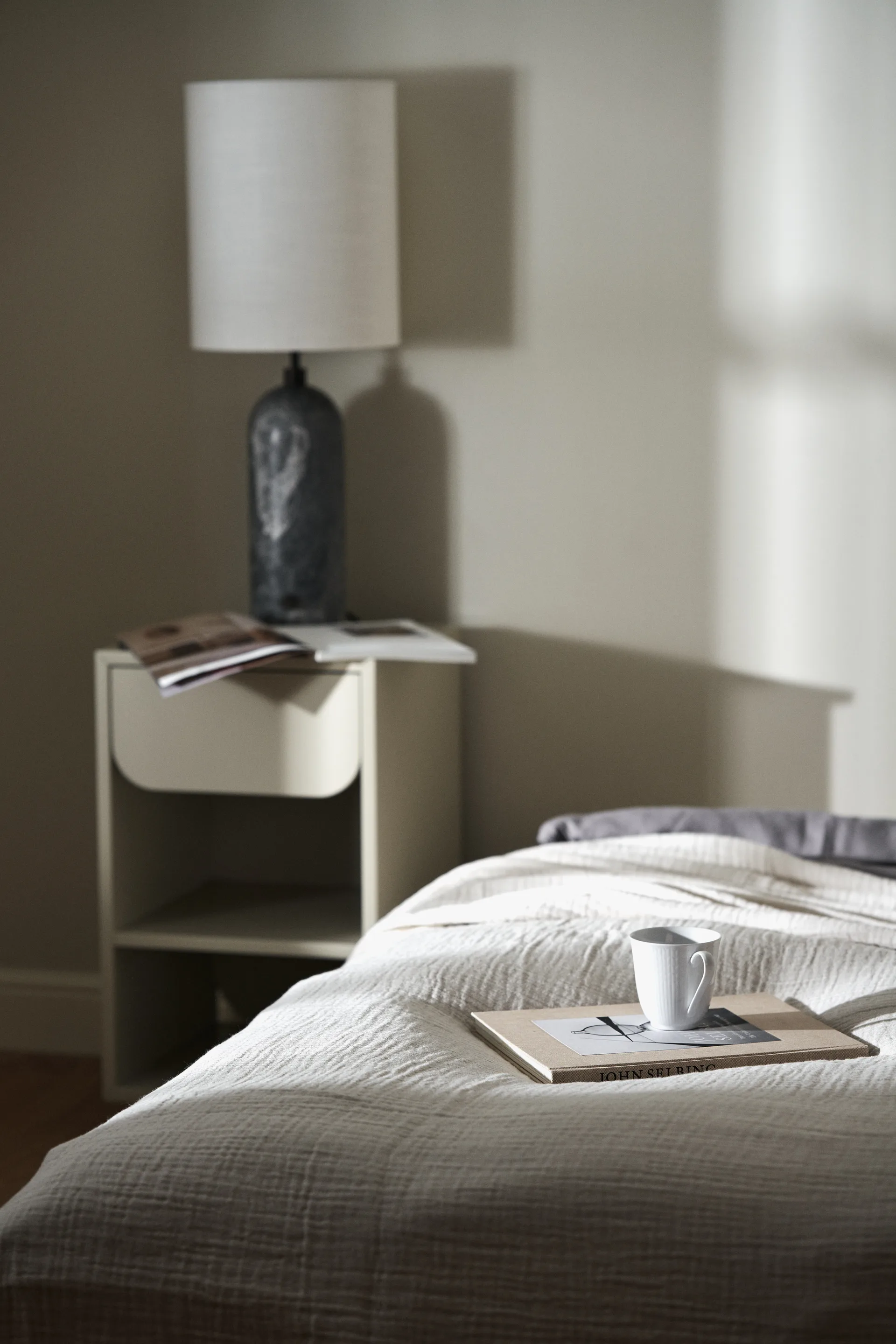 Vidja Nachttisch, Sand 1898