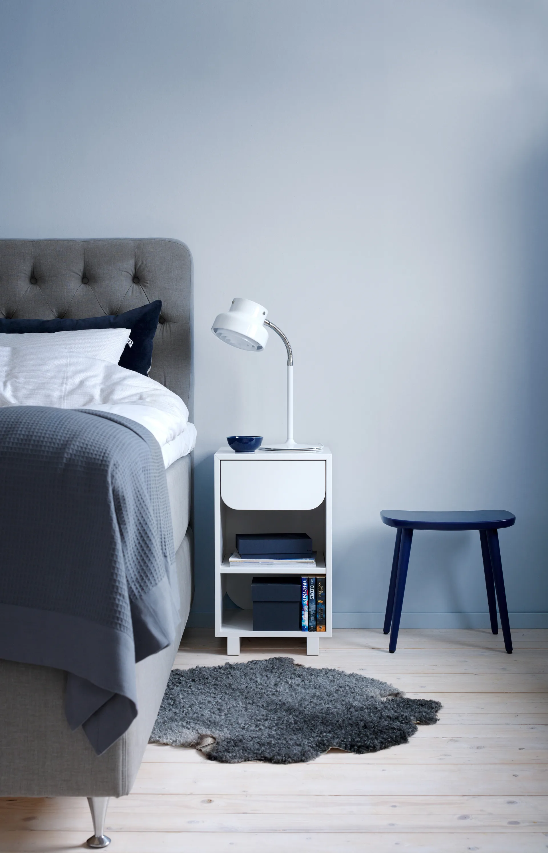 Vidja Nachttisch, Weiß 1898