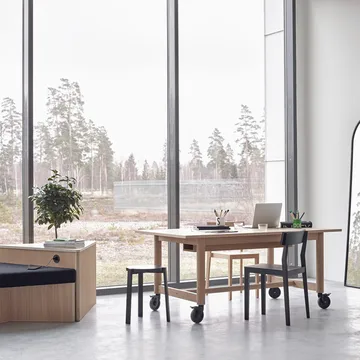 Connect Schreibtisch - Schwarz gebeizte Eiche-schwarze Rollen-h90 - A2