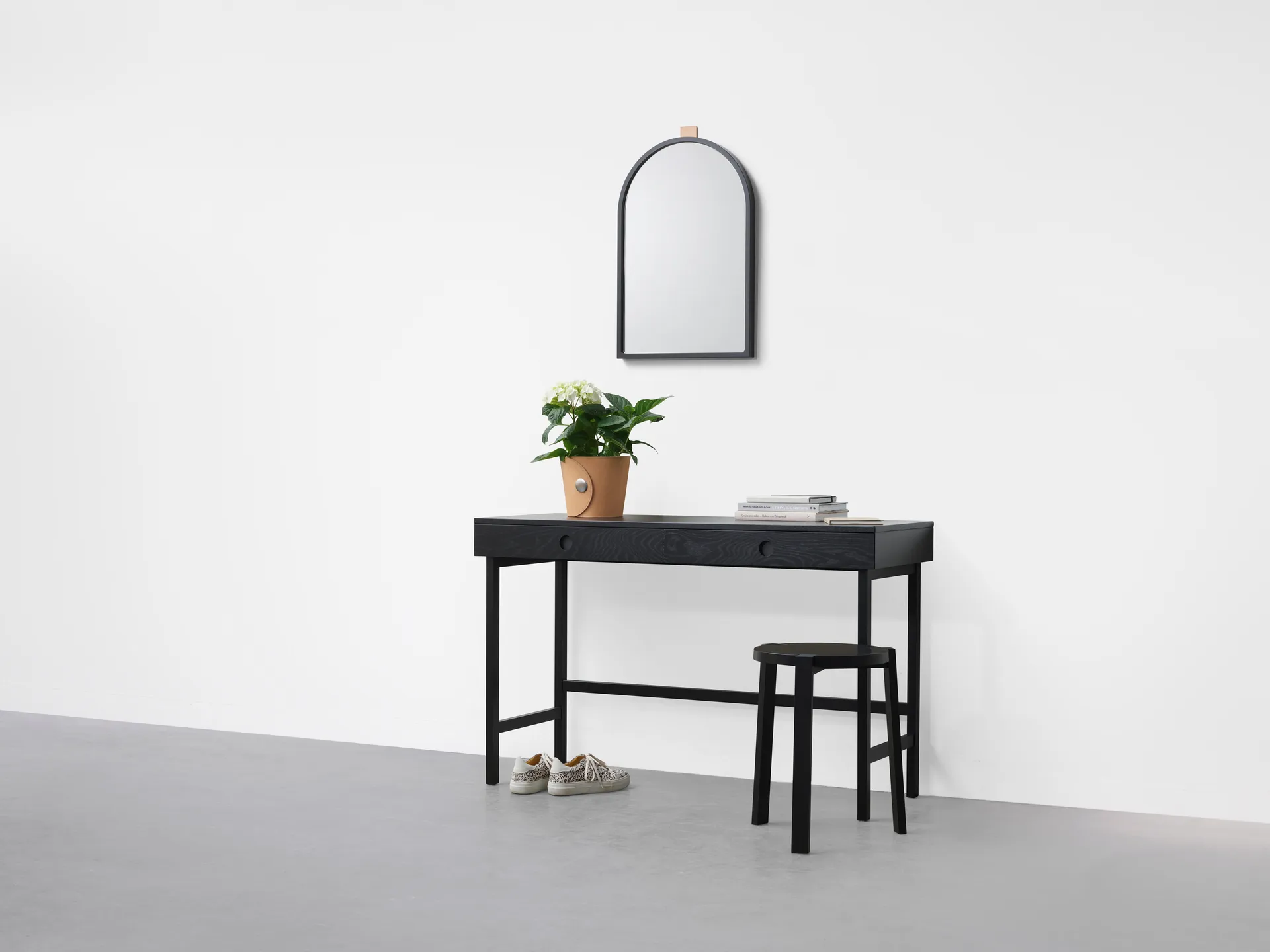 Mind Schreibtisch, Schwarz gebeizte Eiche, 118x74x44 cm A2