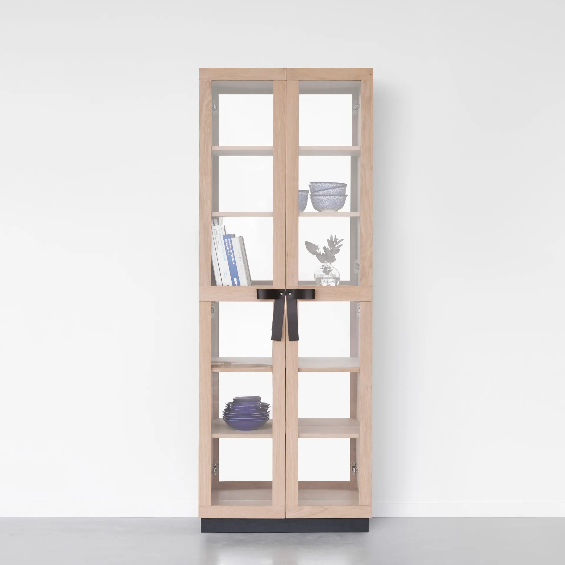 The Bow Vitrinenschrank, Eiche weiß geölt A2