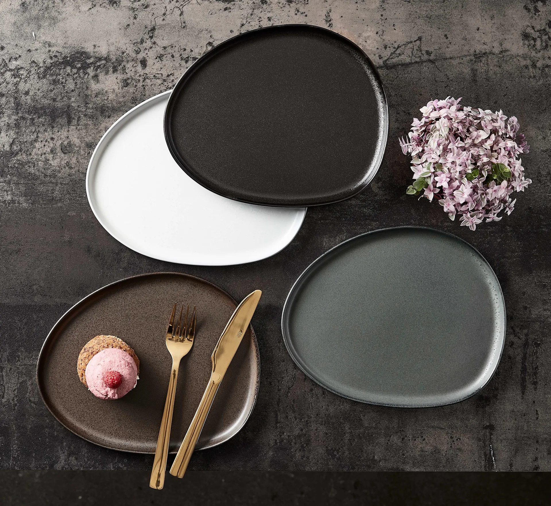 Raw Organic Lunchteller 24 x 21cm, Titanium Black Aida