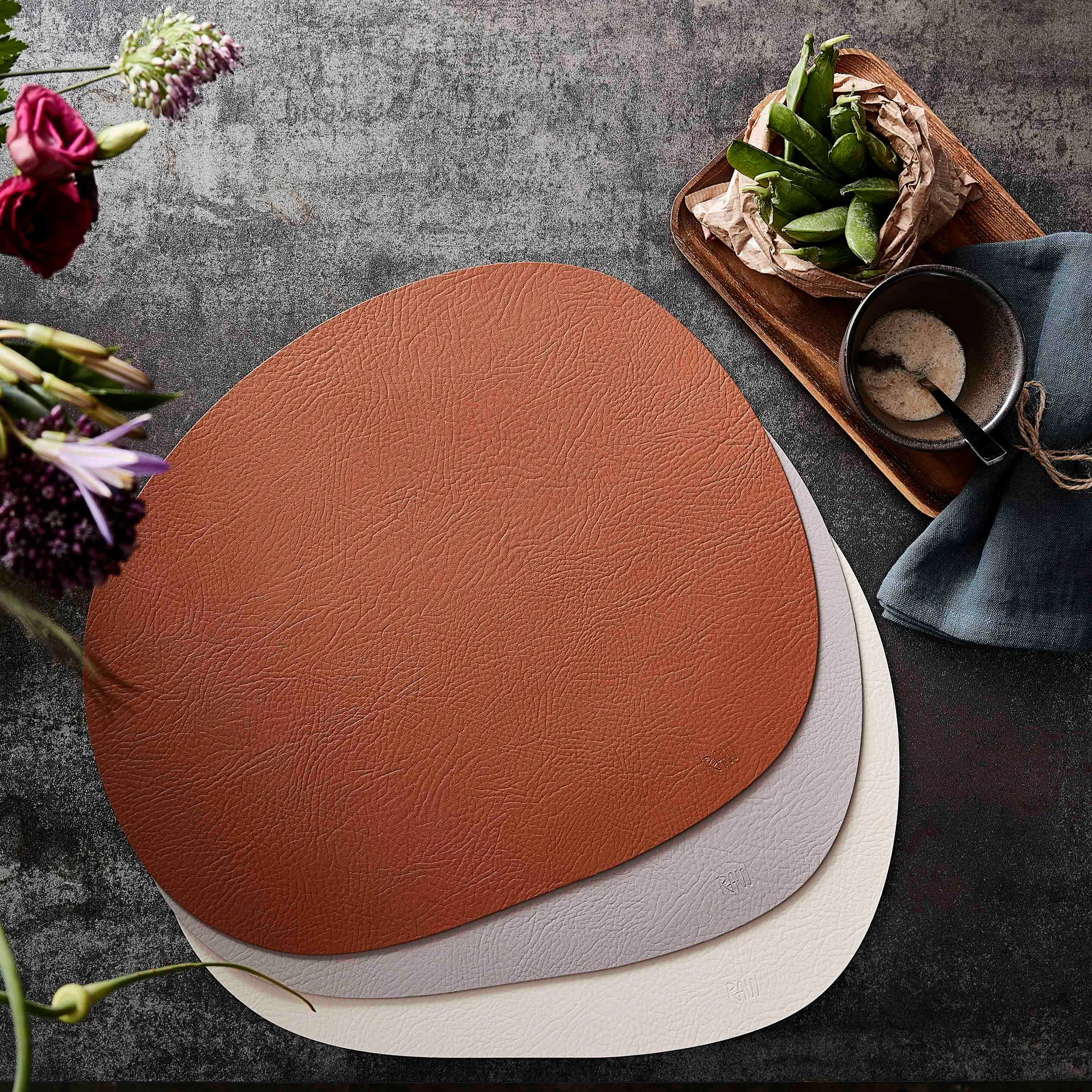 Raw Platzdecke Leder, Cinnamon brown buffalo Aida