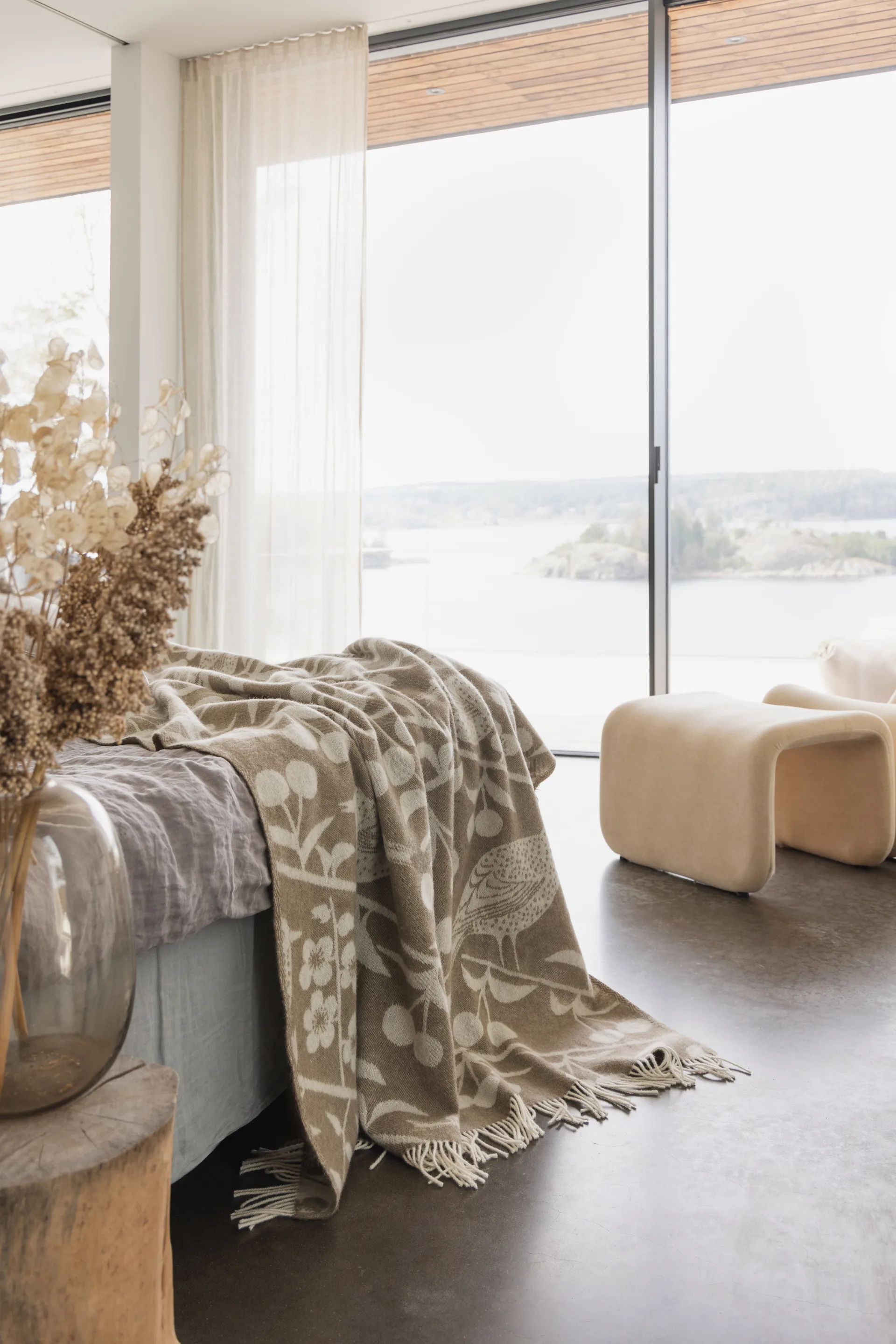 Kirschgarten Plaid 130x170 cm, Braun-offwhite Almedahls