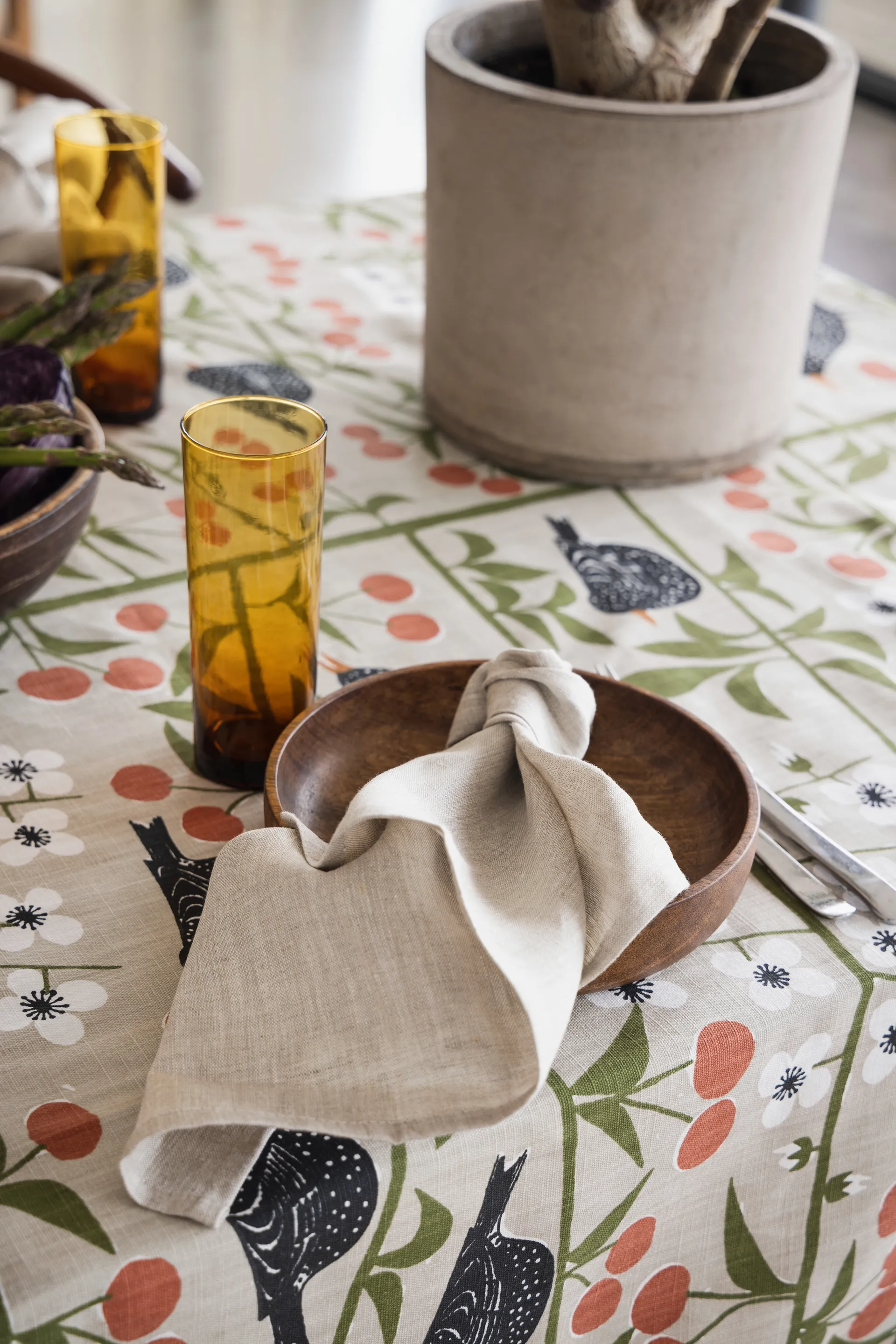 Kirschgarten Tischdecke, Beige, 145×250 cm Almedahls