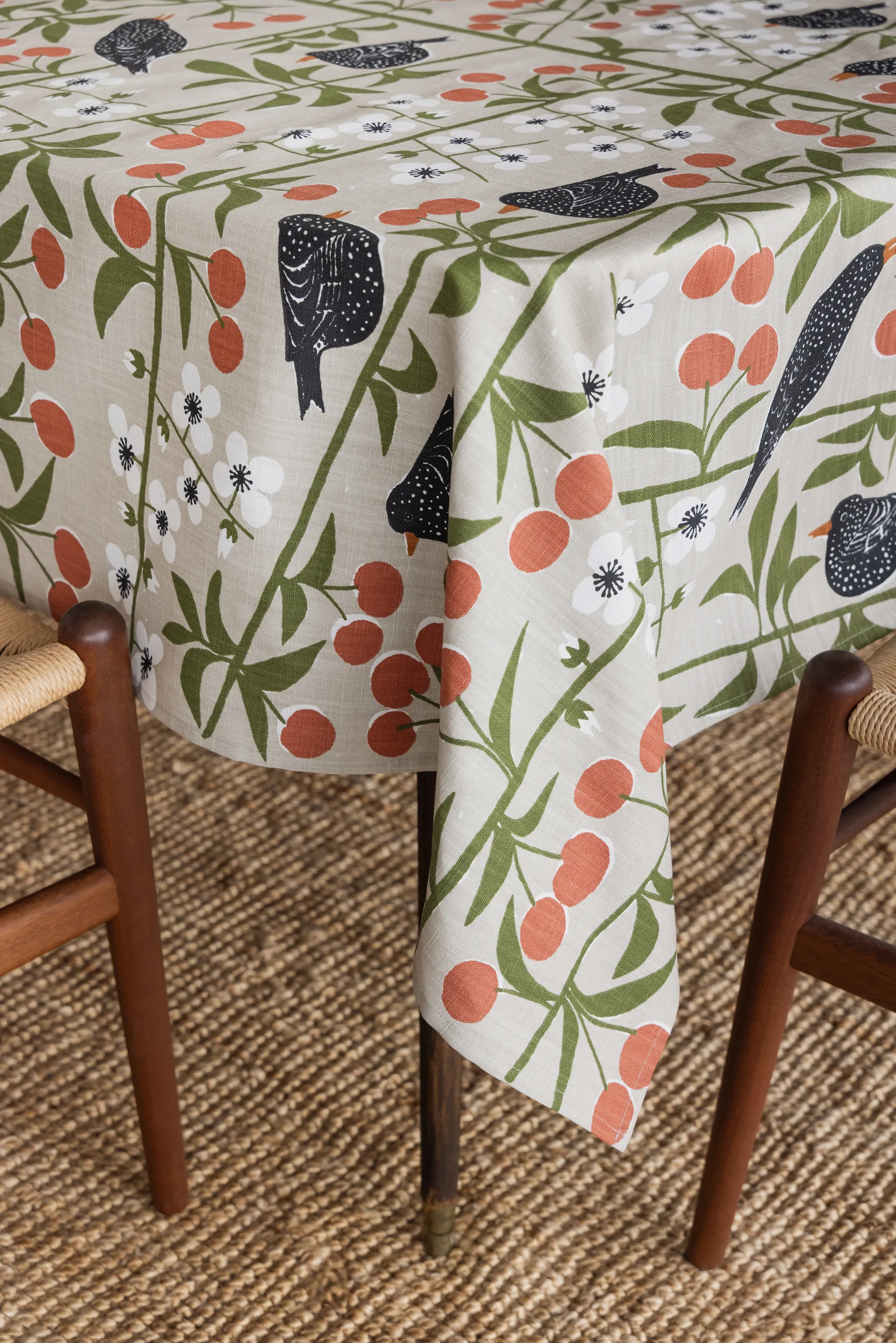 Kirschgarten Tischdecke, Beige, 145×250 cm Almedahls