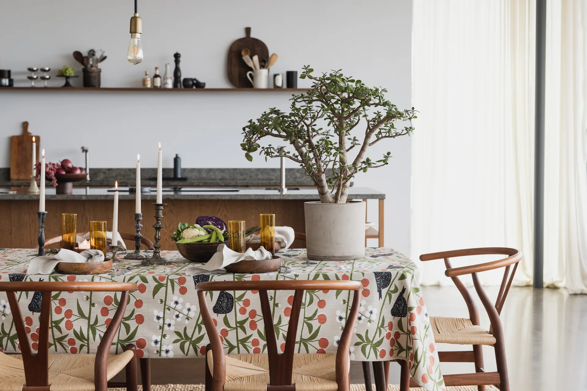 Kirschgarten Tischdecke, Beige, 145×250 cm Almedahls