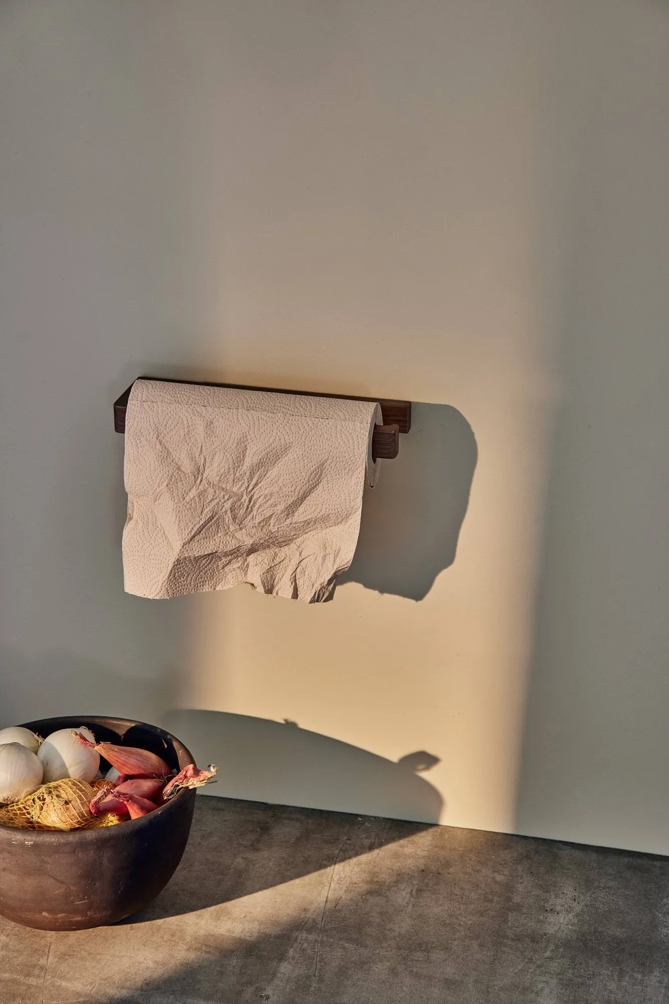 Andersen Küchenpapierhalter 2, Lackierte Esche Andersen Furniture