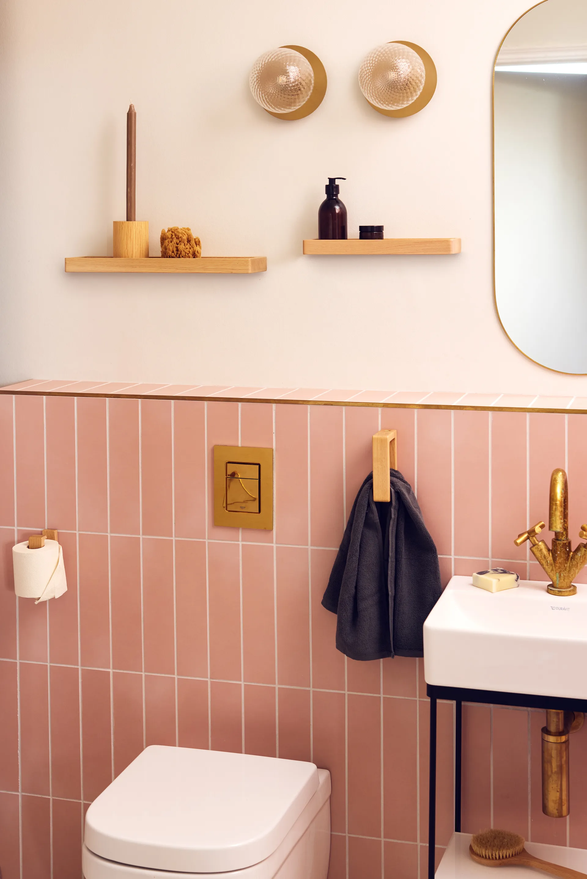 Andersen Toilettenpapierhalter, Lacquered oak Andersen Furniture