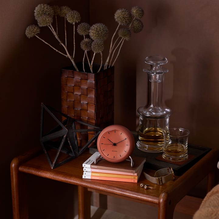 AJ City Hall Tischuhr - Pale orange - Arne Jacobsen Clocks