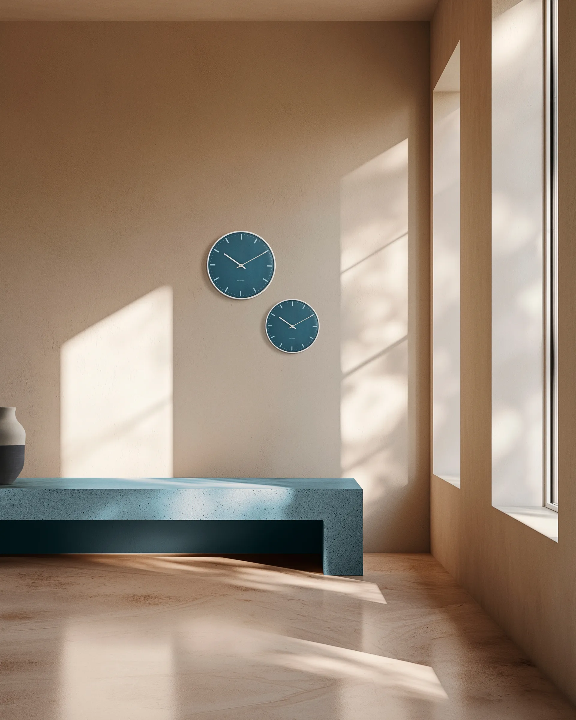 Arne Jacobsen City Hall Wanduhr, Blau, Ø21 cm Arne Jacobsen Clocks