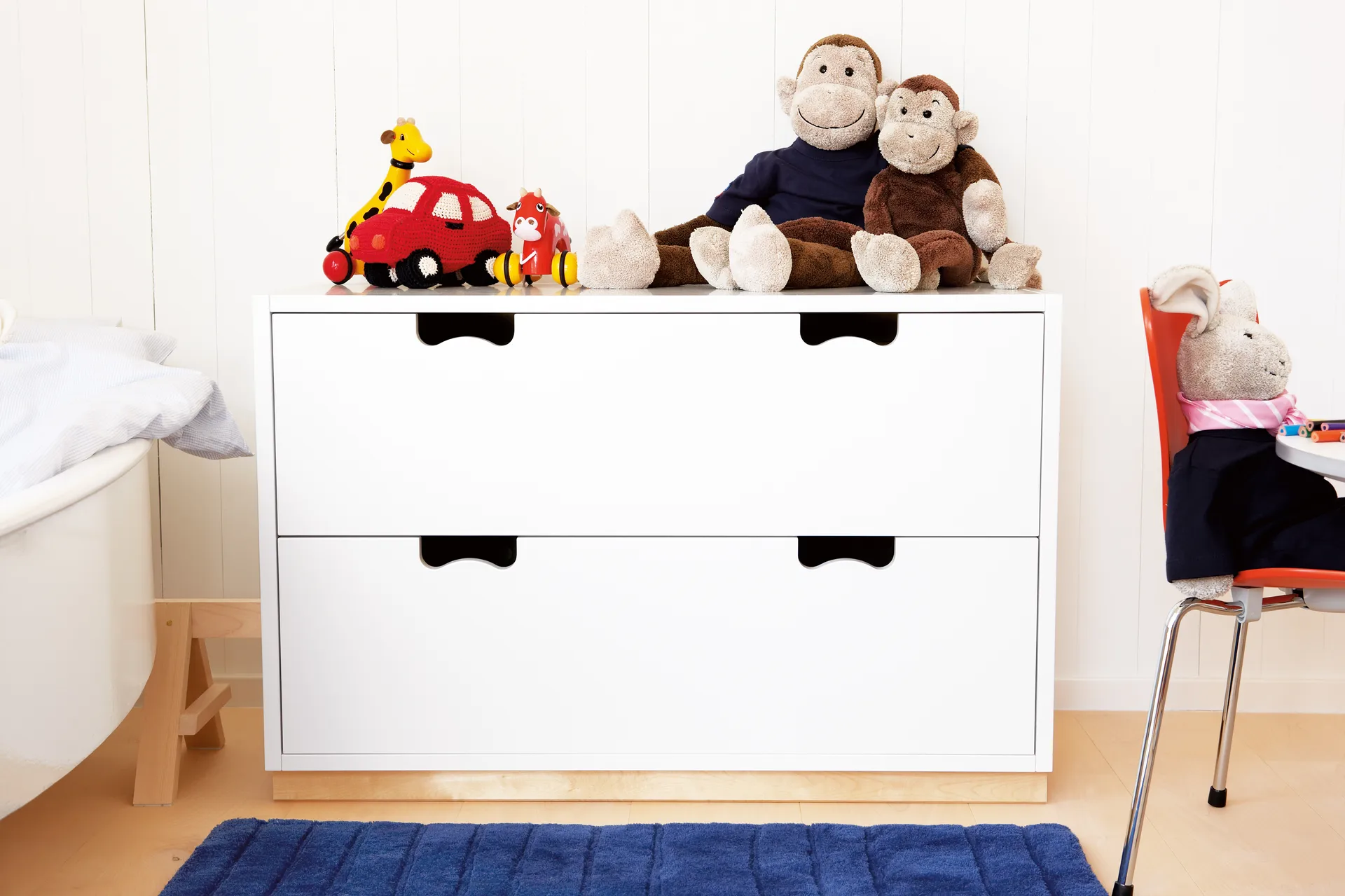 Snö A2 Kommode, White, Eichensockel Asplund