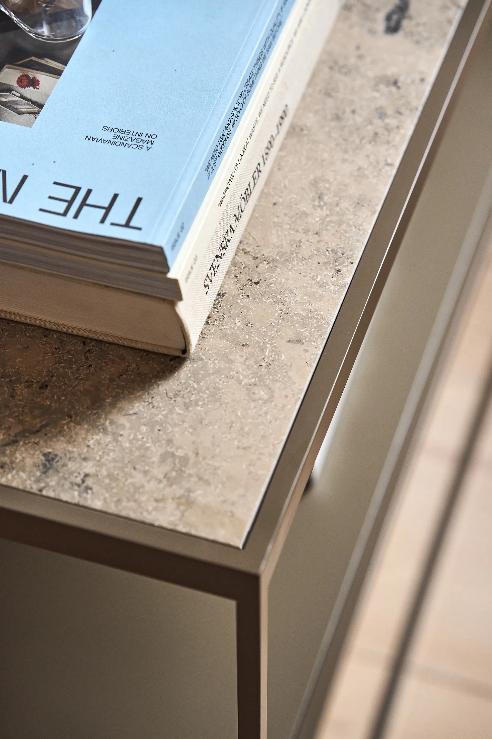 Tati Konsole 120 Konsolentisch, Kalkstein jura, nougat Gestell, 120 Asplund