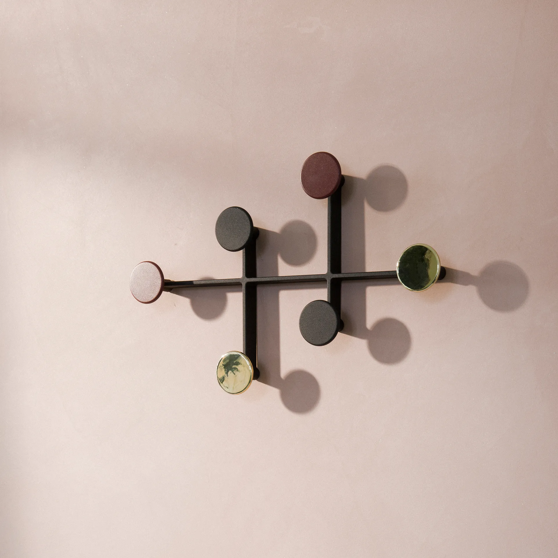 Afteroom Wand-Garderobe, Schwarz-Messing Audo Copenhagen