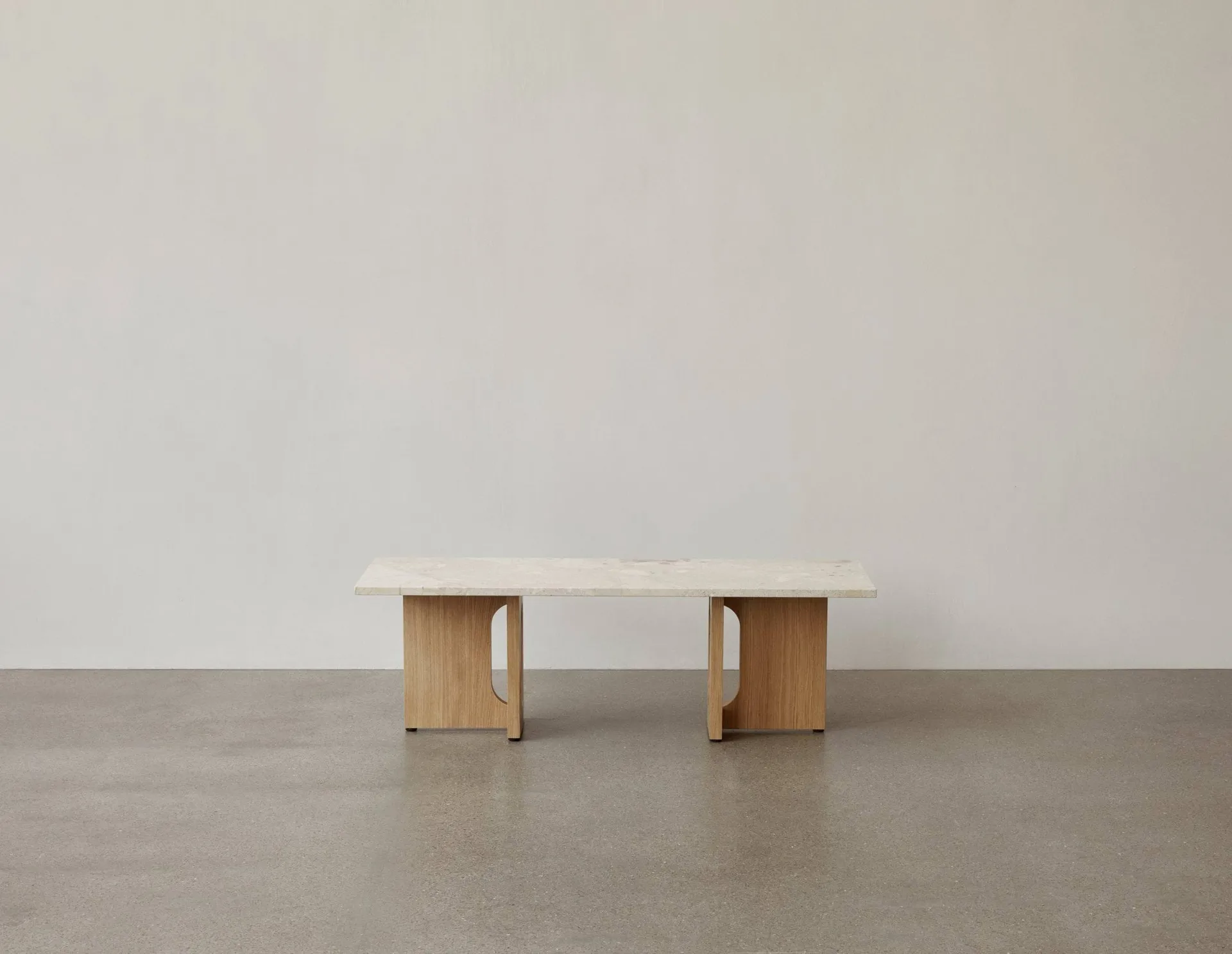 Androgyne Loungetisch, Sand/Kunis-Brekzie, Eichengestell Audo Copenhagen