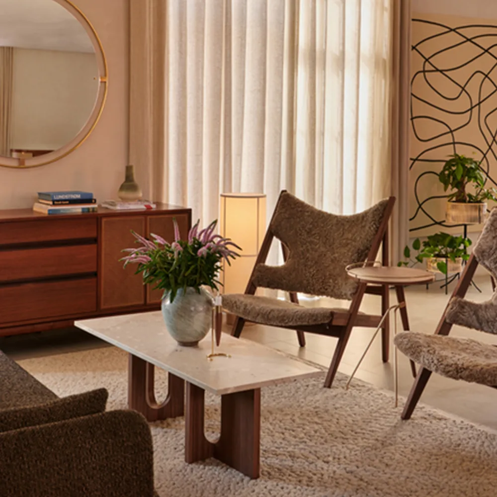 Androgyne Loungetisch, Sand/Kunis-Brekzie, Walnussgestell Audo Copenhagen