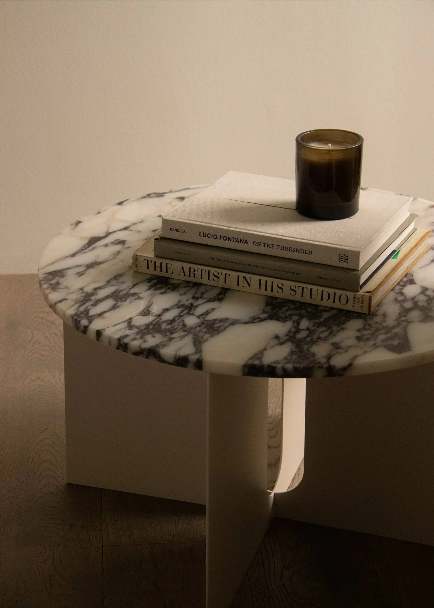 Androgyne Sideboard, Grey Galaxy Marmor-Schwarz Stahl, Ø65 cm Audo Copenhagen