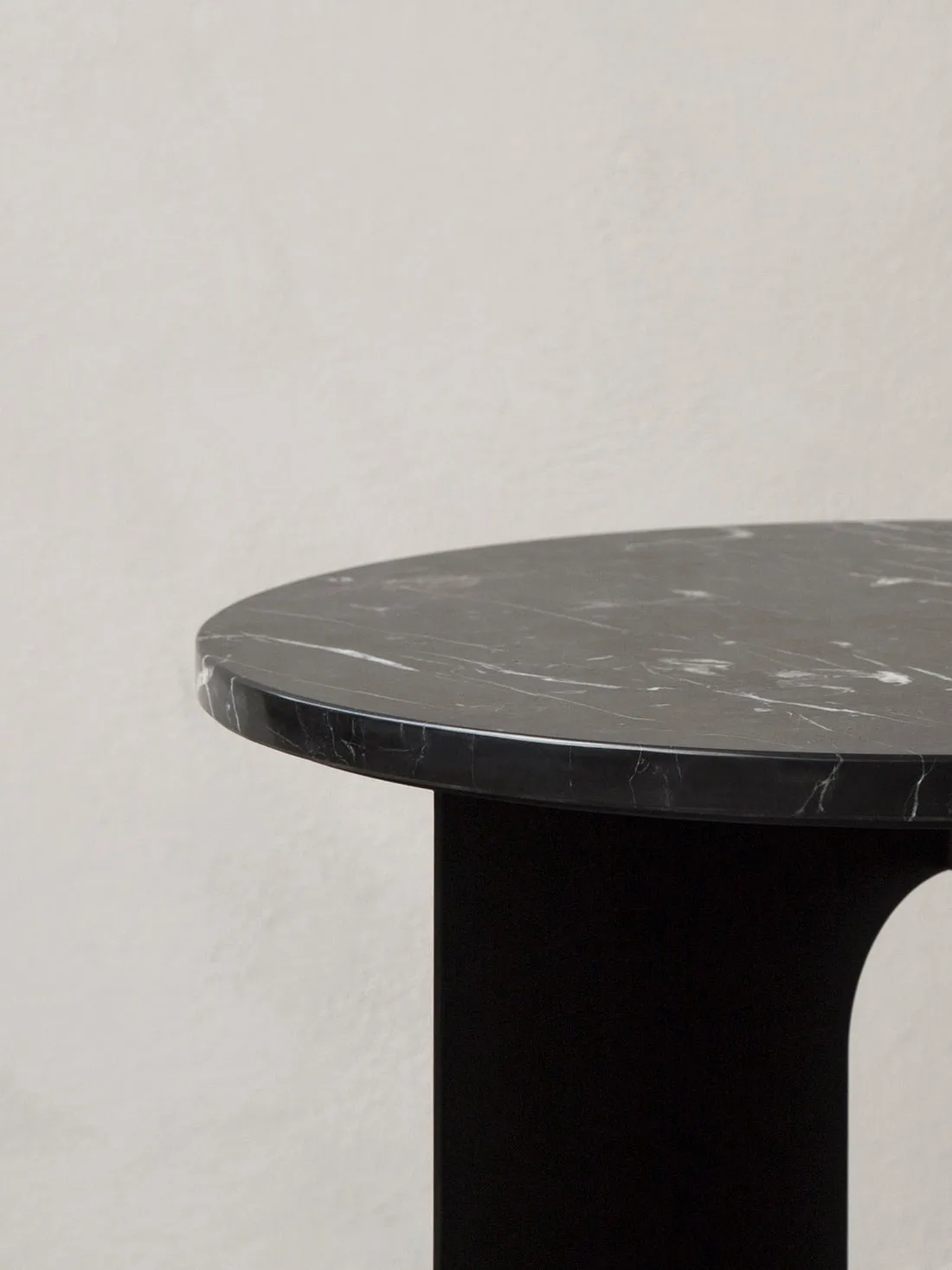 Androgyne Tischplatte für Beistelltisch, Nero Marquina, Ø65 cm Audo Copenhagen