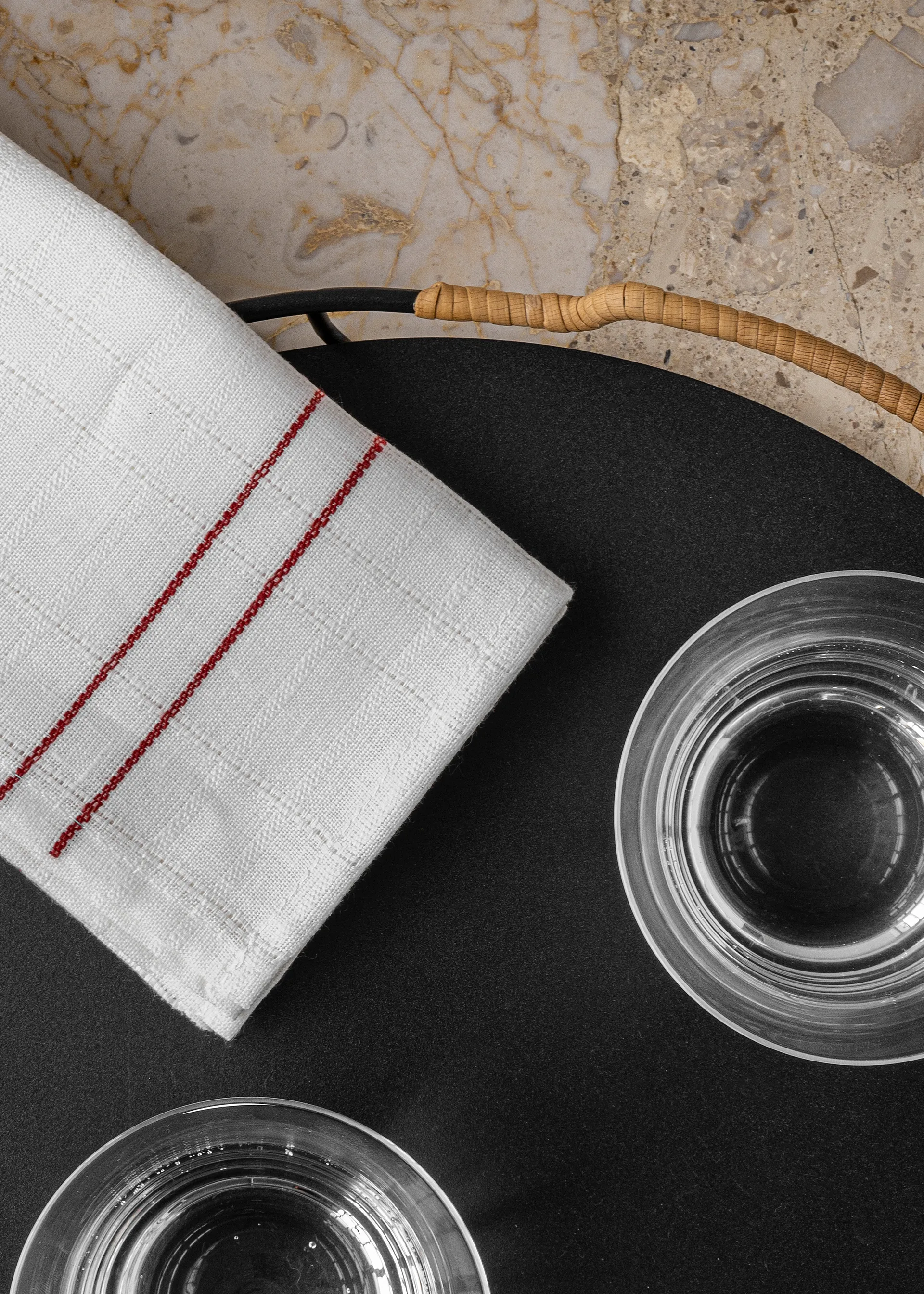 Balcony Serviertablett Ø36,5cm, Schwarz Audo Copenhagen