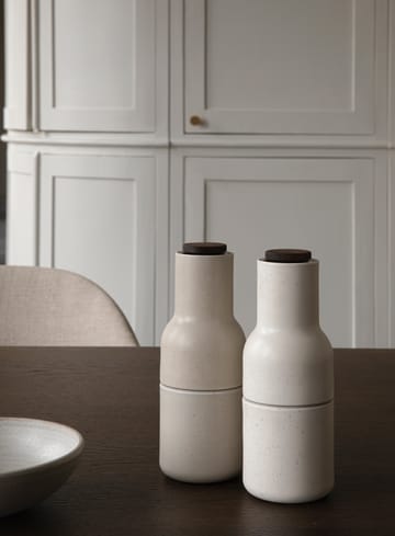 Bottle Grinder Gewürzmühle Keramik 2er Pack - Sand ( Walnussholzdeckel) - Audo Copenhagen
