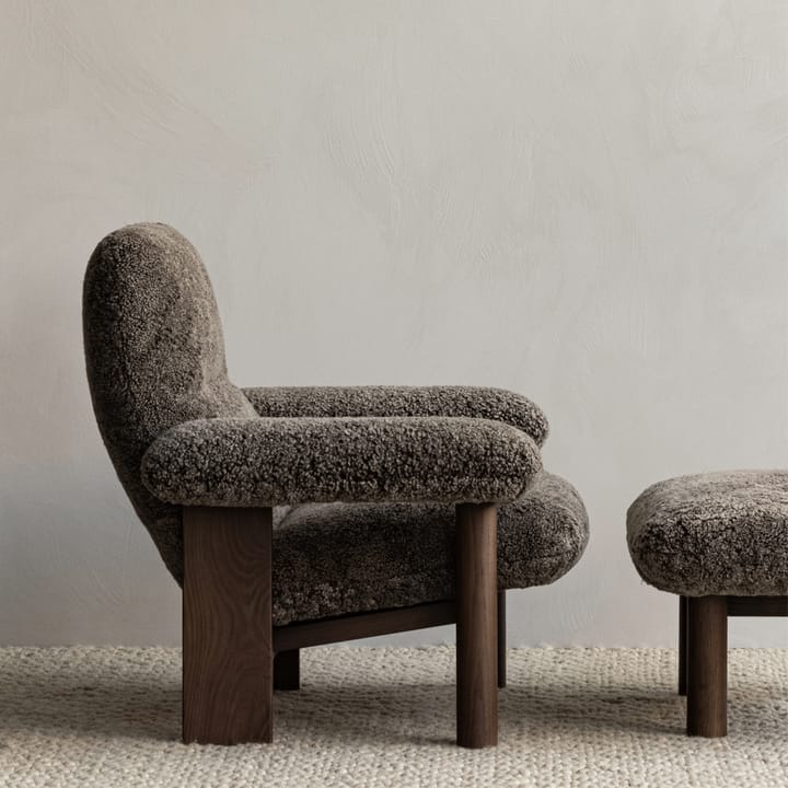 Brasilia Fußhocker, Leder dunes camel 21004 Braun, Dunkelgebeiztes Eichenholzgestell Audo Copenhagen