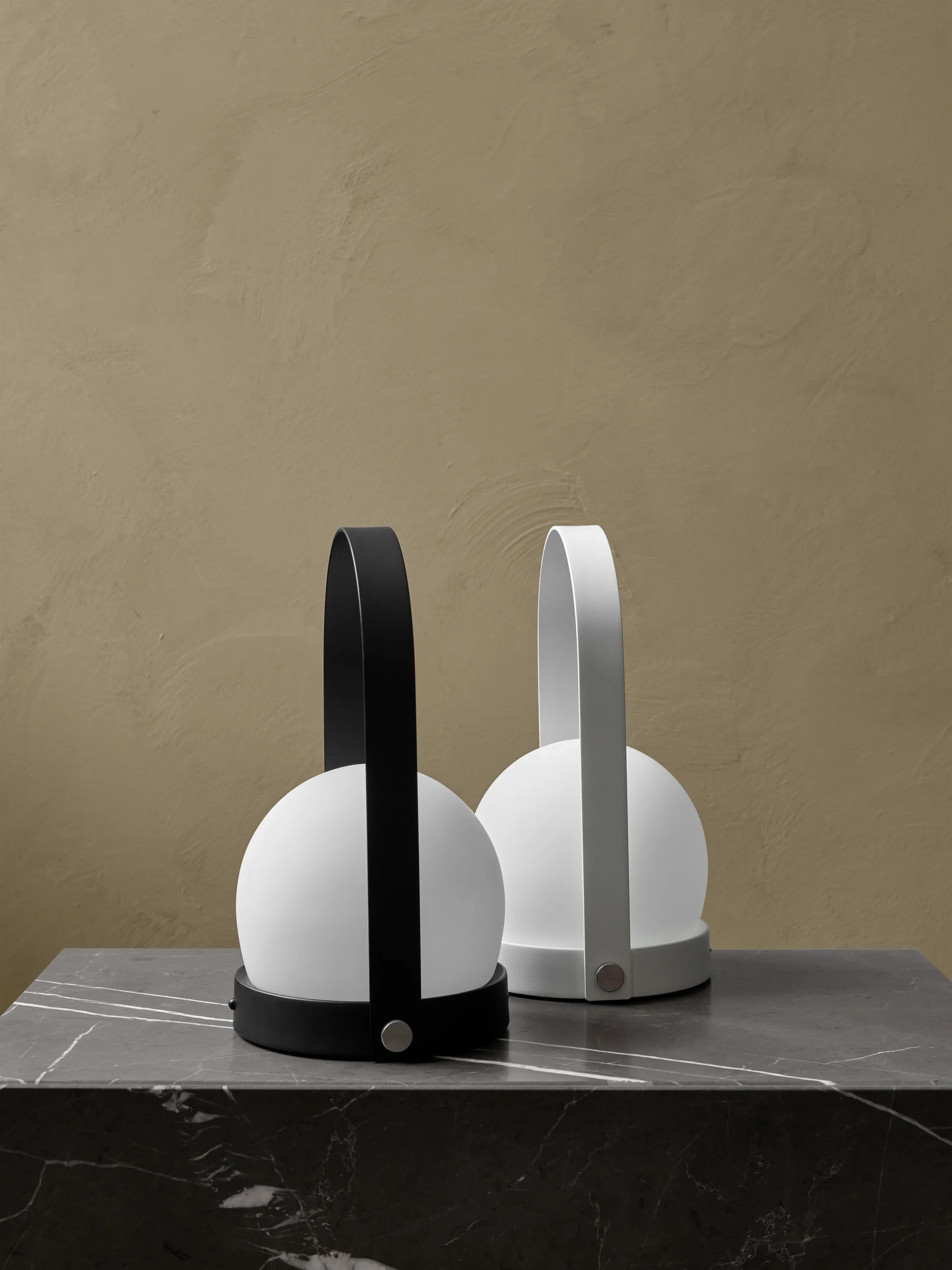 Carrie Tragbare Tischleuchte, Black Audo Copenhagen