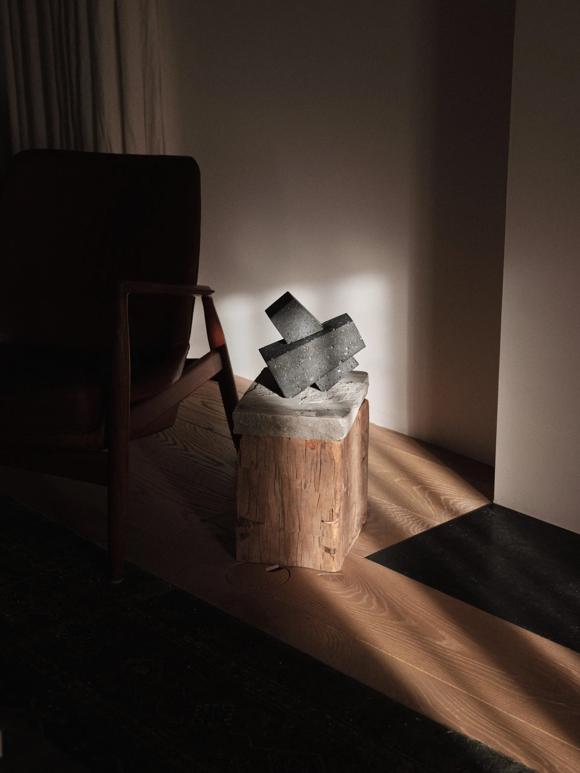 Converge Buchstütze, Lava stone Audo Copenhagen