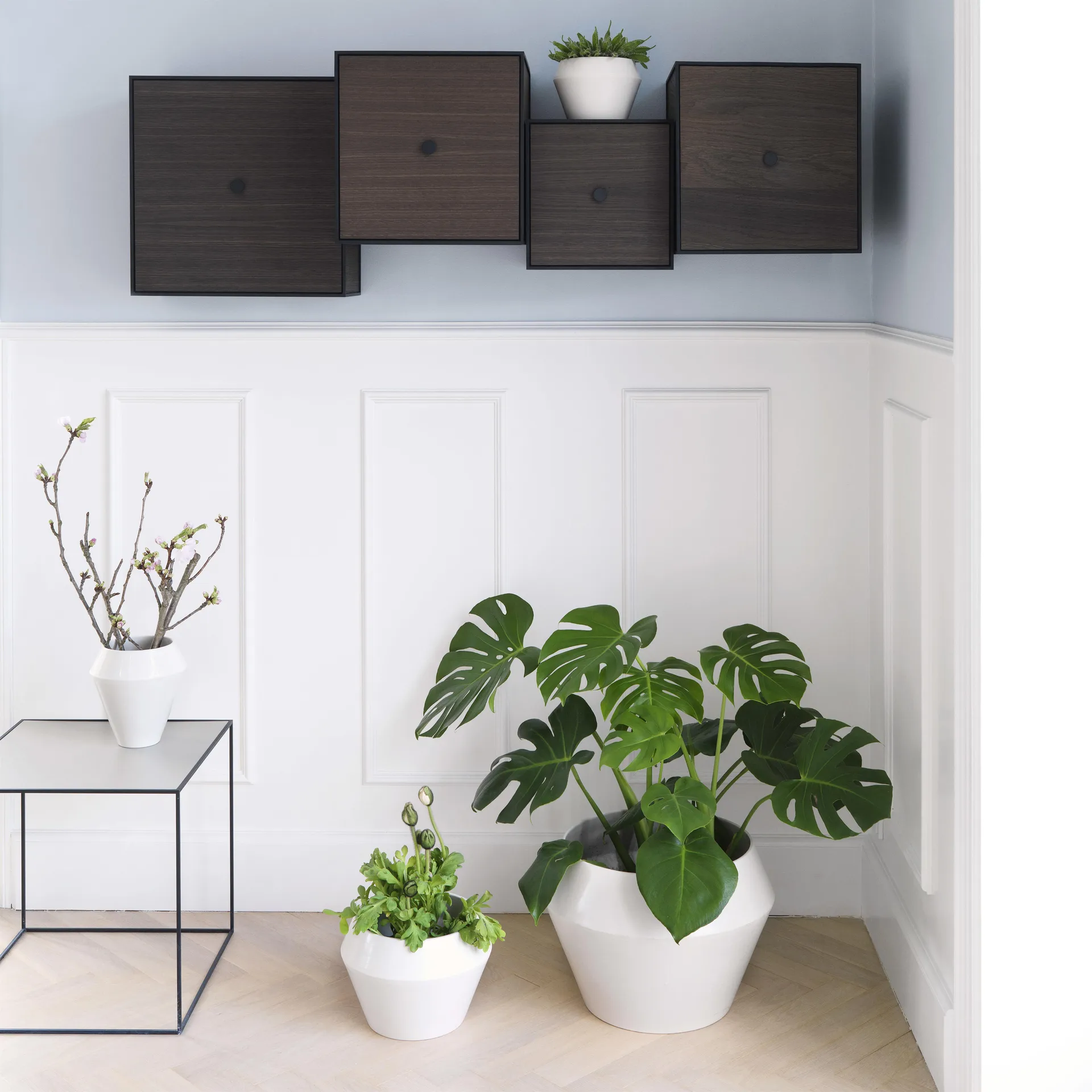 Frame 35 Wandschrank mit Türe, Eiche geraucht Audo Copenhagen