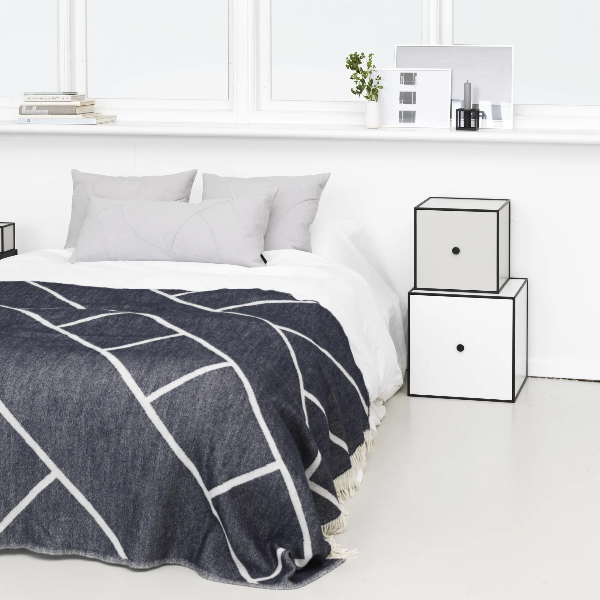 Frame 35 Wandschrank mit Türe, Weiß Audo Copenhagen