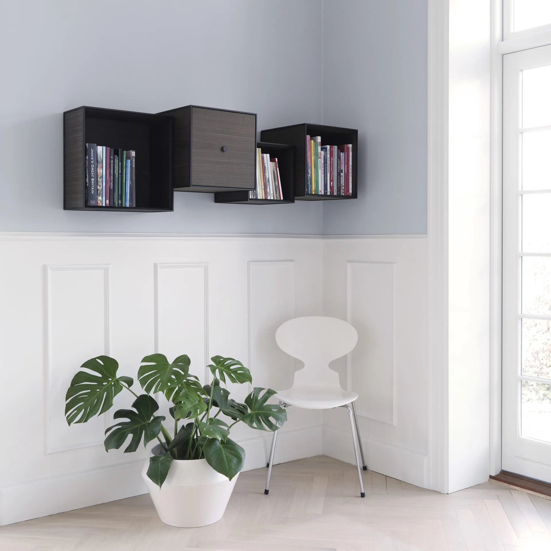 Frame 35 Wandschrank ohne Türe, Eiche geraucht Audo Copenhagen